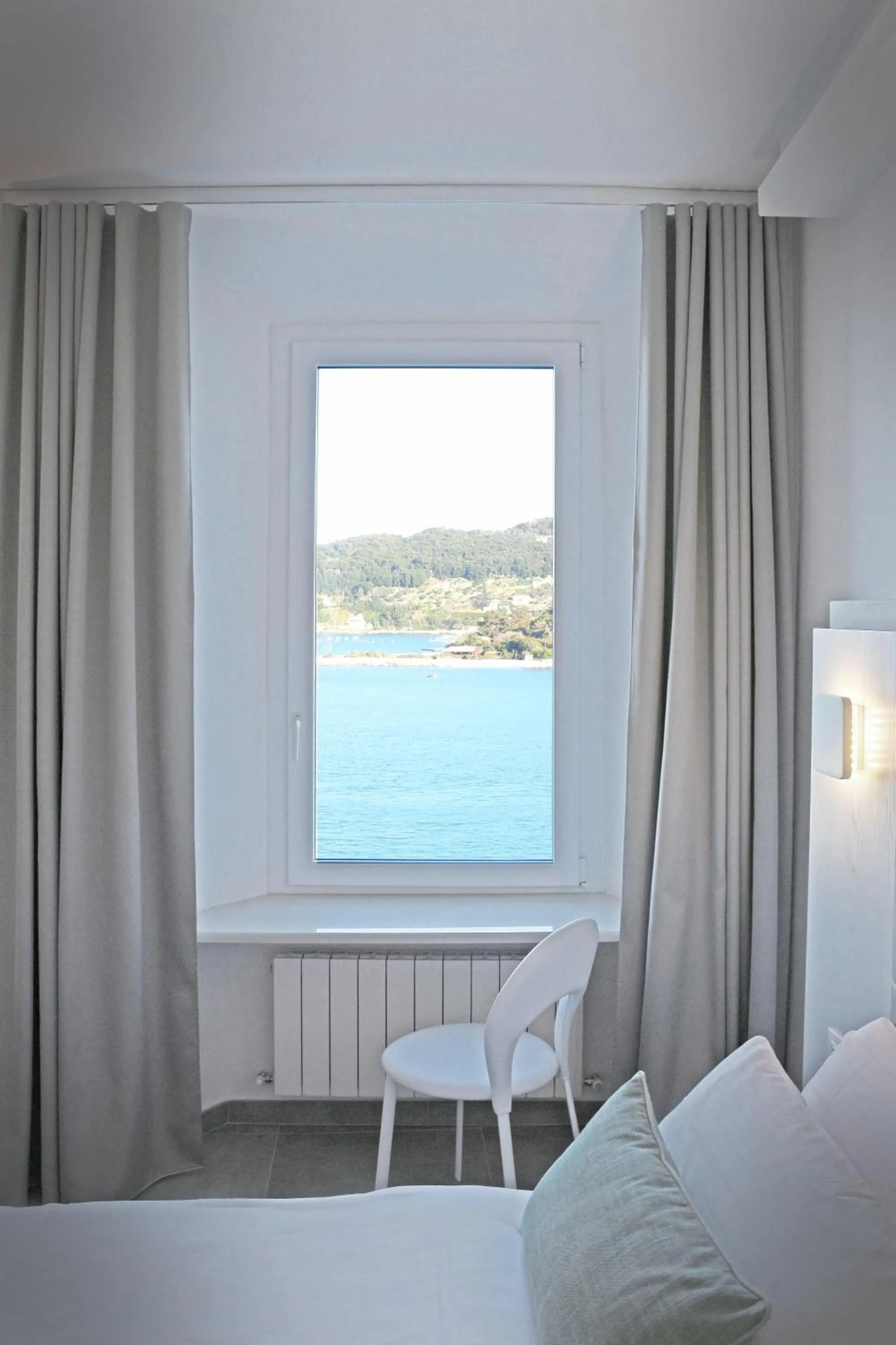 Sea view, Bed in L'Ancora