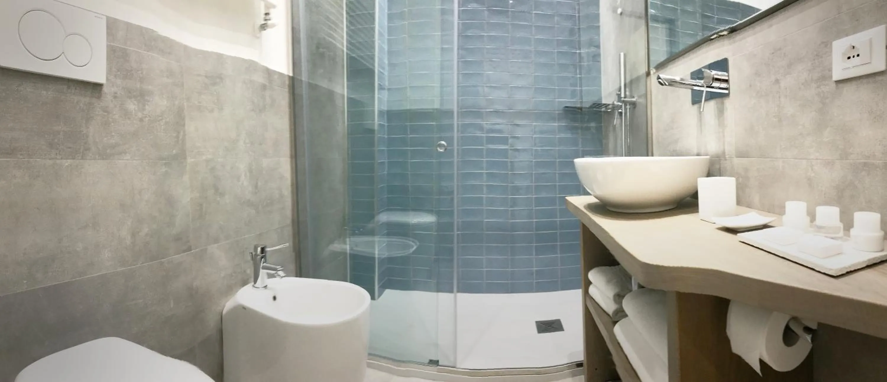 Shower in L'Ancora
