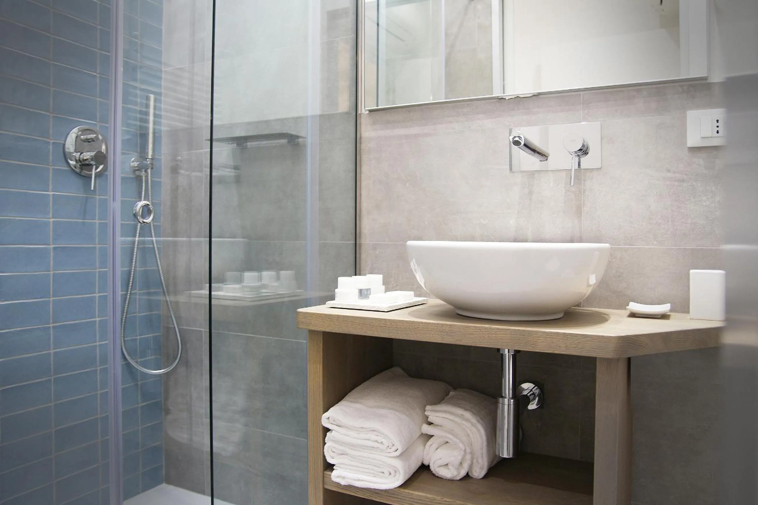 Shower in L'Ancora