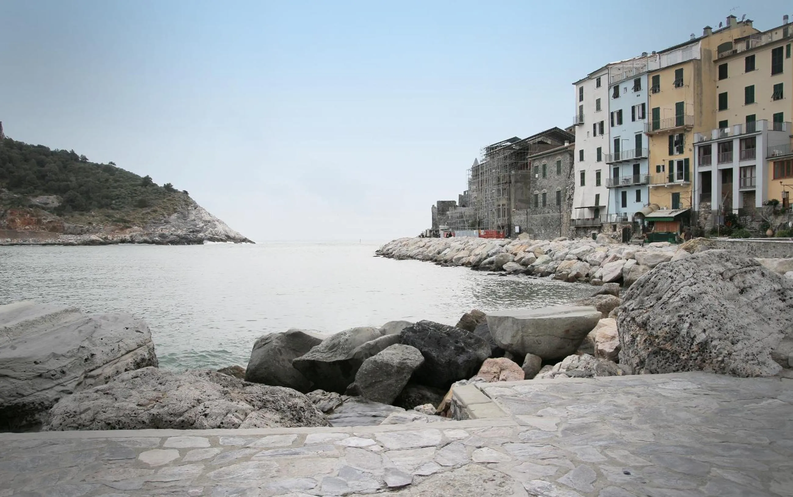 Property building in L'Ancora