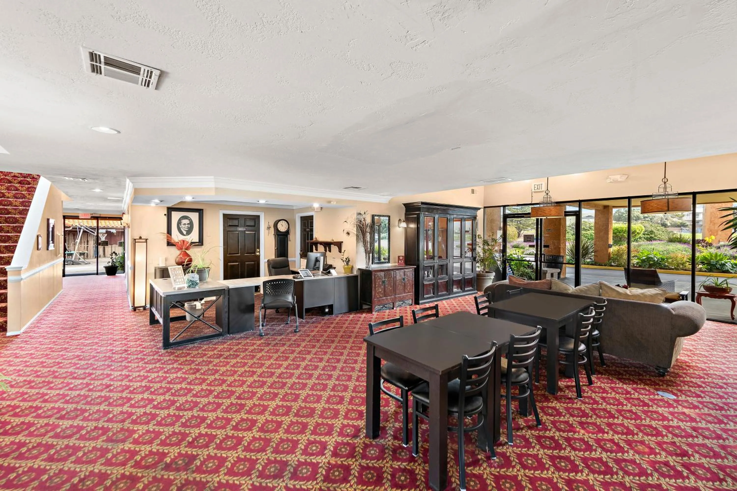 Lobby or reception in The Morgan San Simeon - Cambria by Hearst Castle