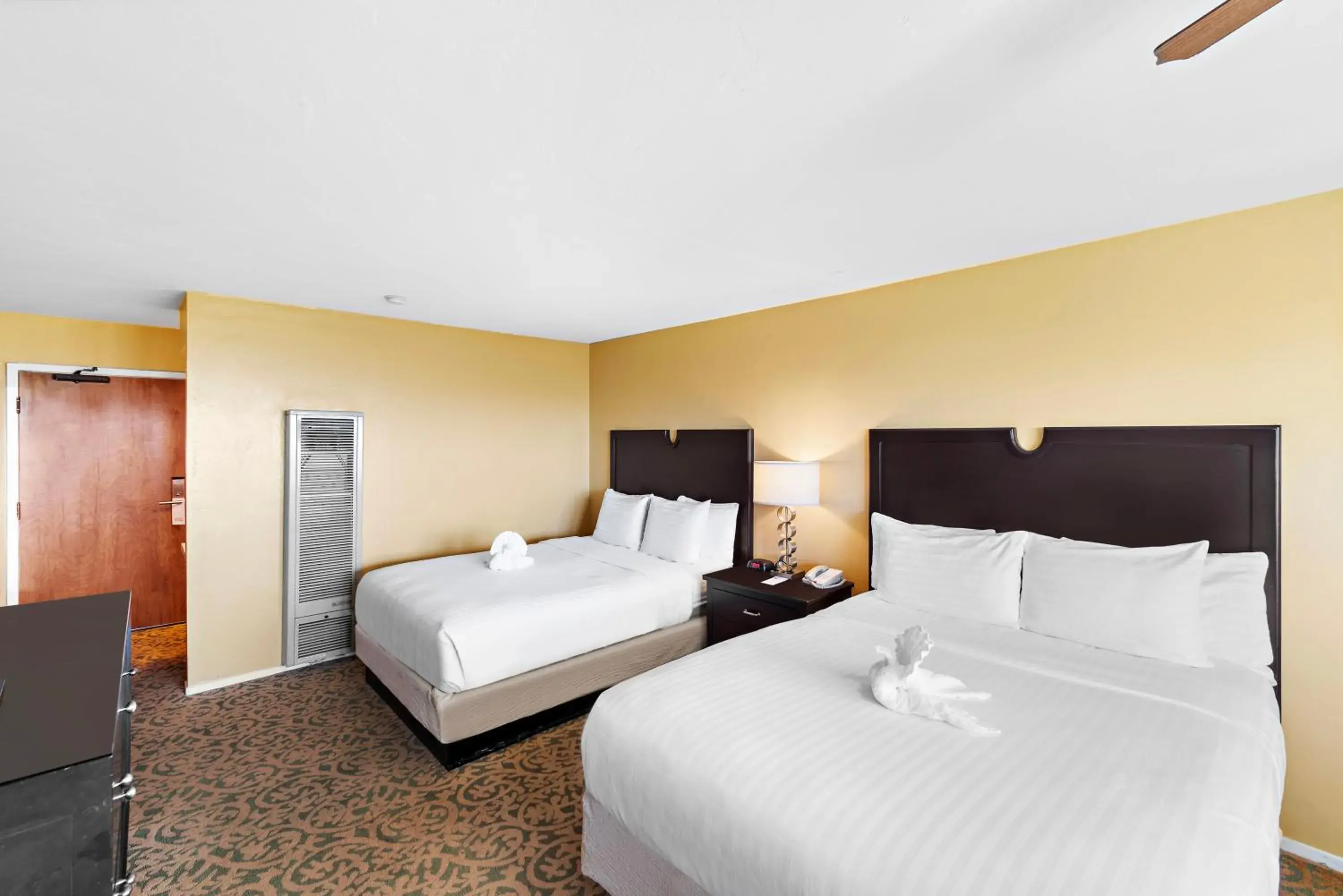 Bed in The Morgan San Simeon - Cambria by Hearst Castle Bed in The Morgan San Simeon - Cambria by Hearst Castle