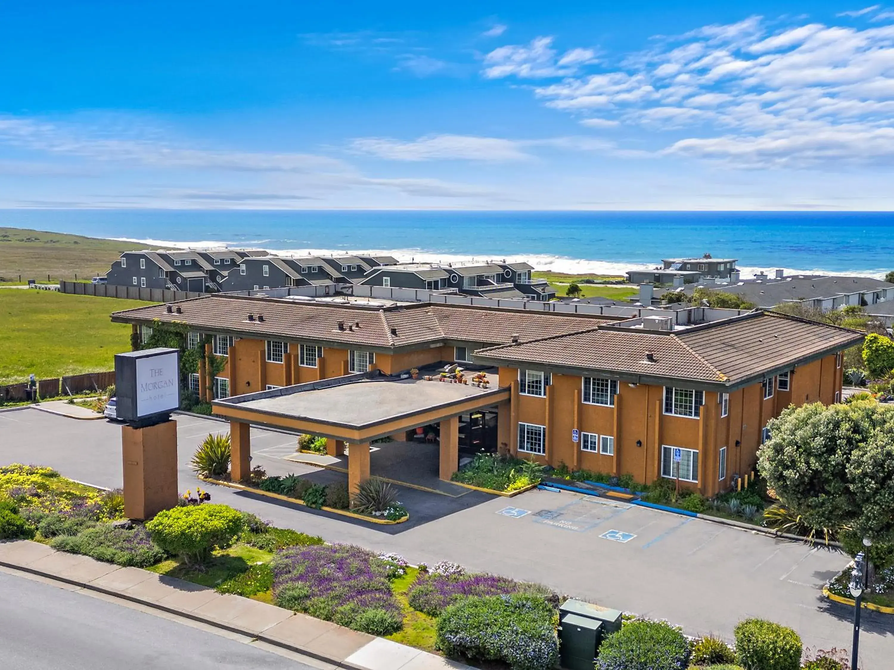 Property building in The Morgan San Simeon - Cambria by Hearst Castle Property building in The Morgan San Simeon - Cambria by Hearst Castle