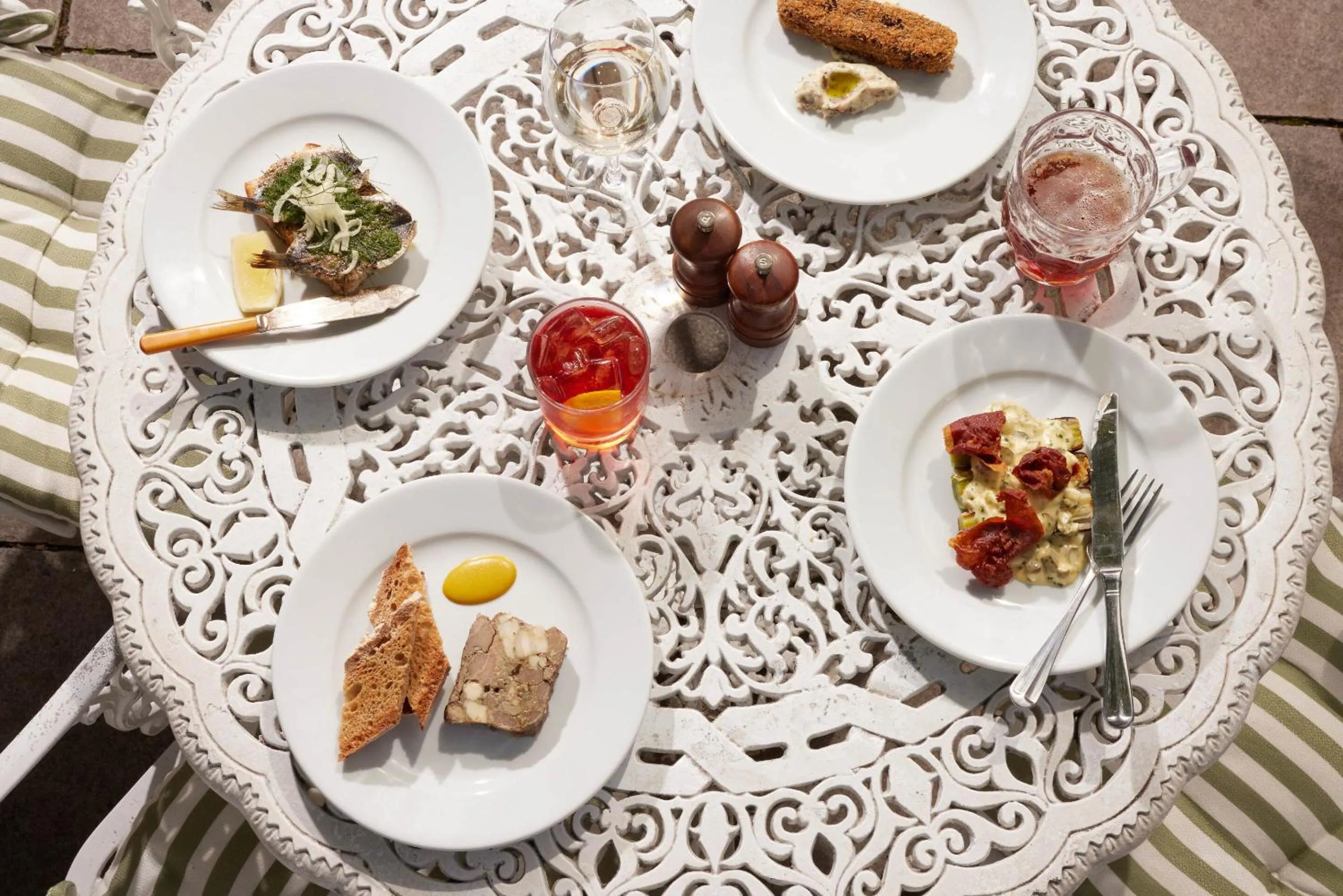 Food and drinks in The Grosvenor Arms