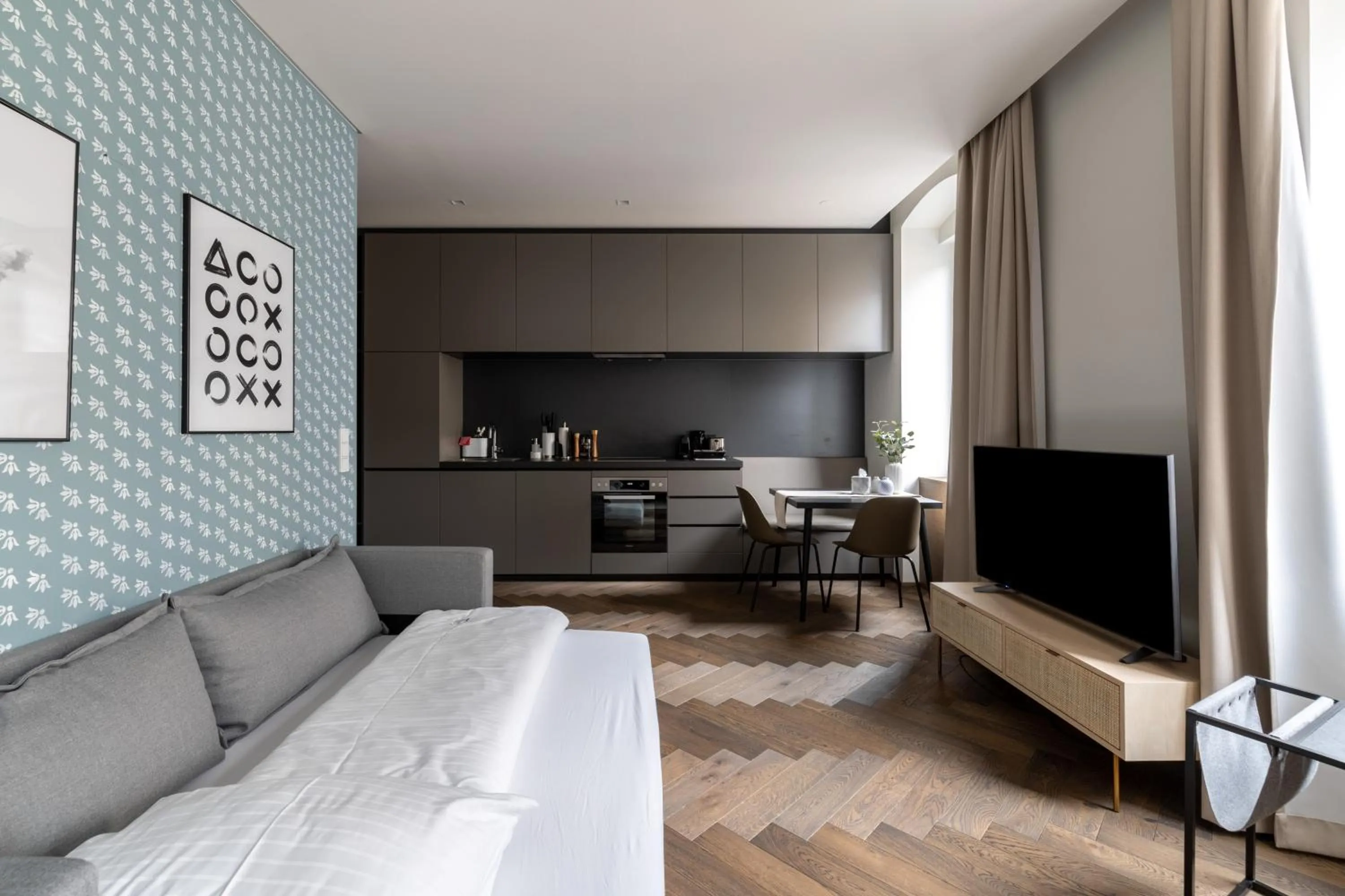 TV and multimedia in Limehome Linz Schillerstraße