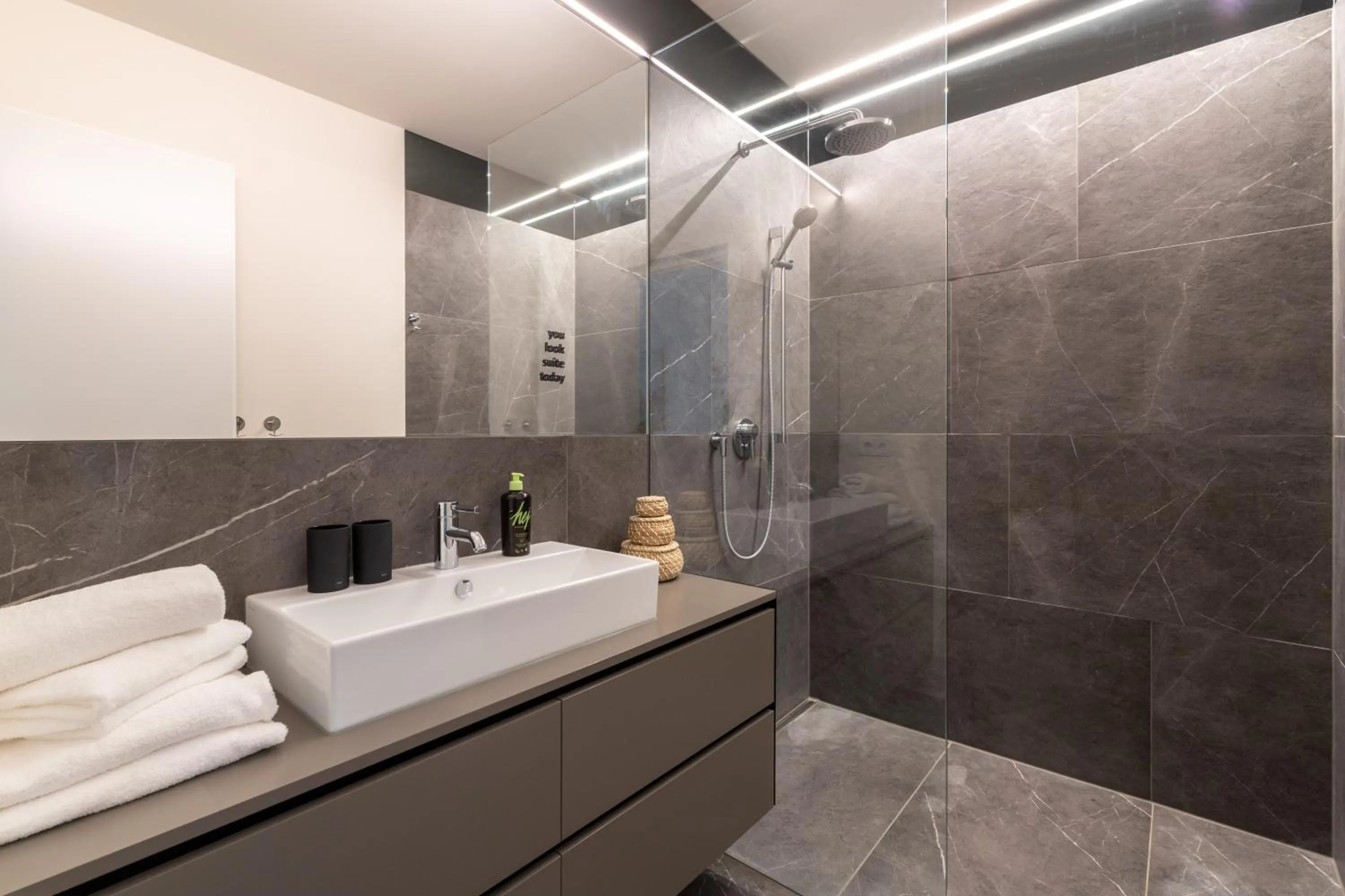 Shower in Limehome Linz Schillerstraße