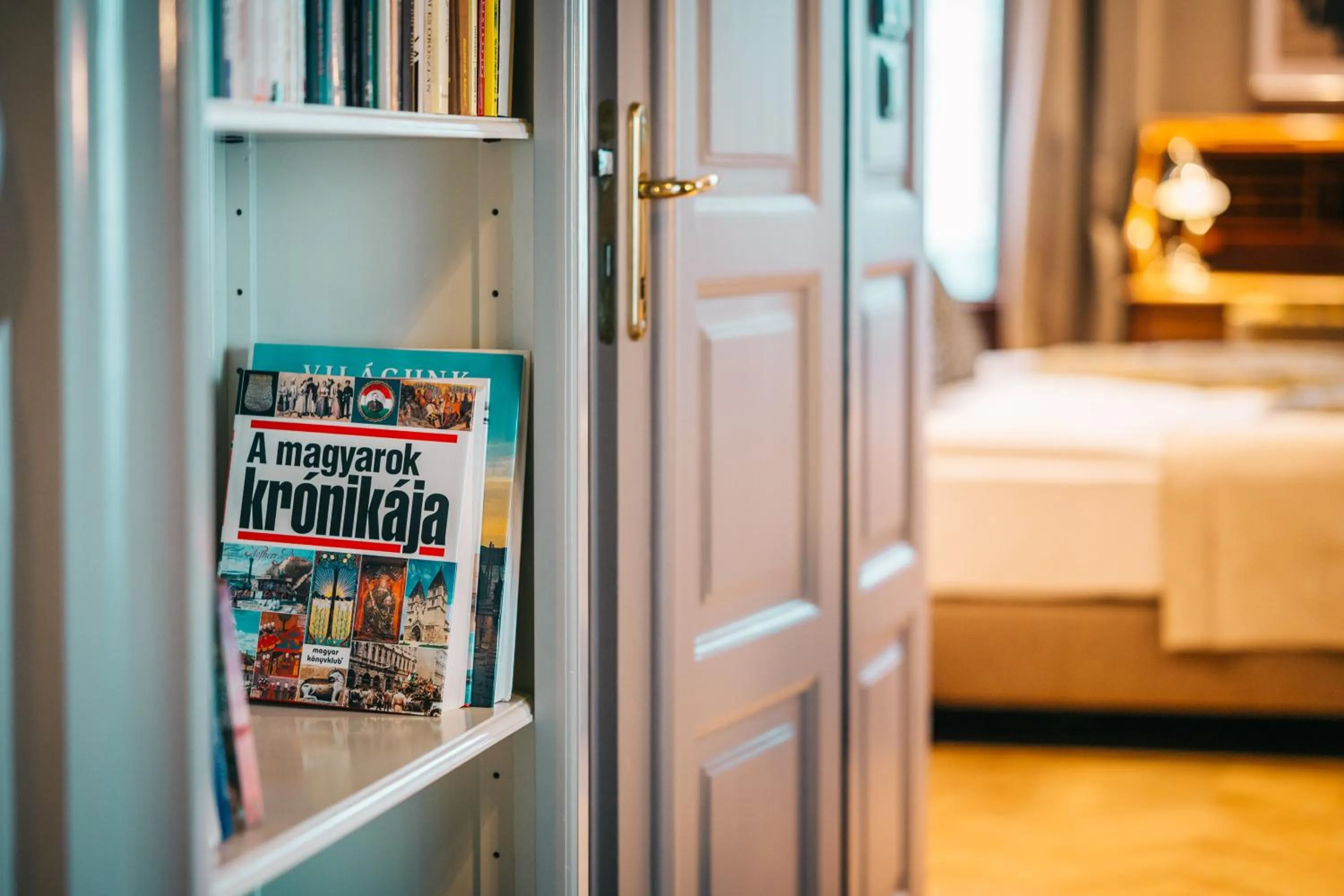 Library, Bed in BALTAZÁR Boutique Hotel