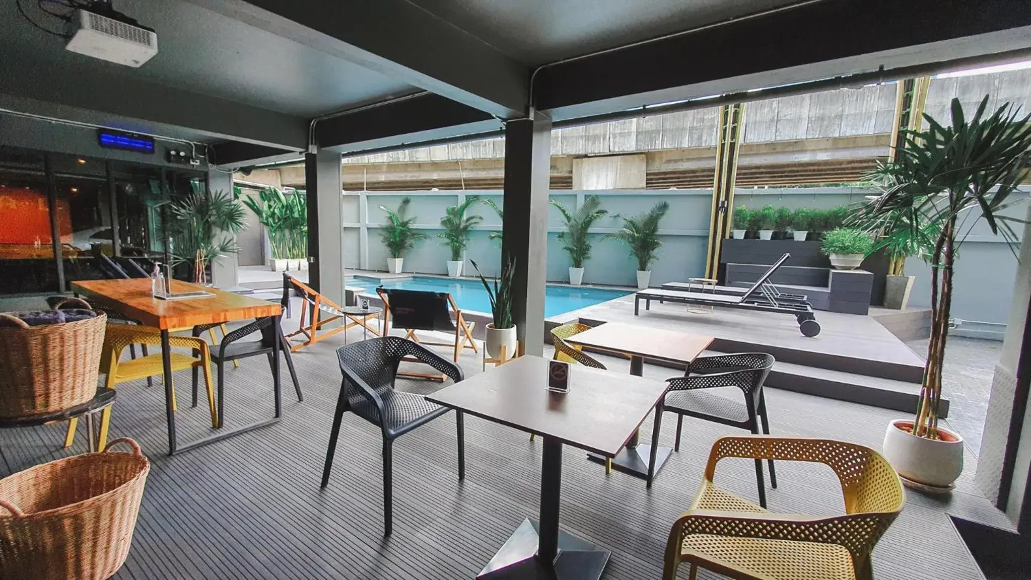 Swimming pool in Hotel Ordinary Bangkok Swimming pool in Hotel Ordinary Bangkok