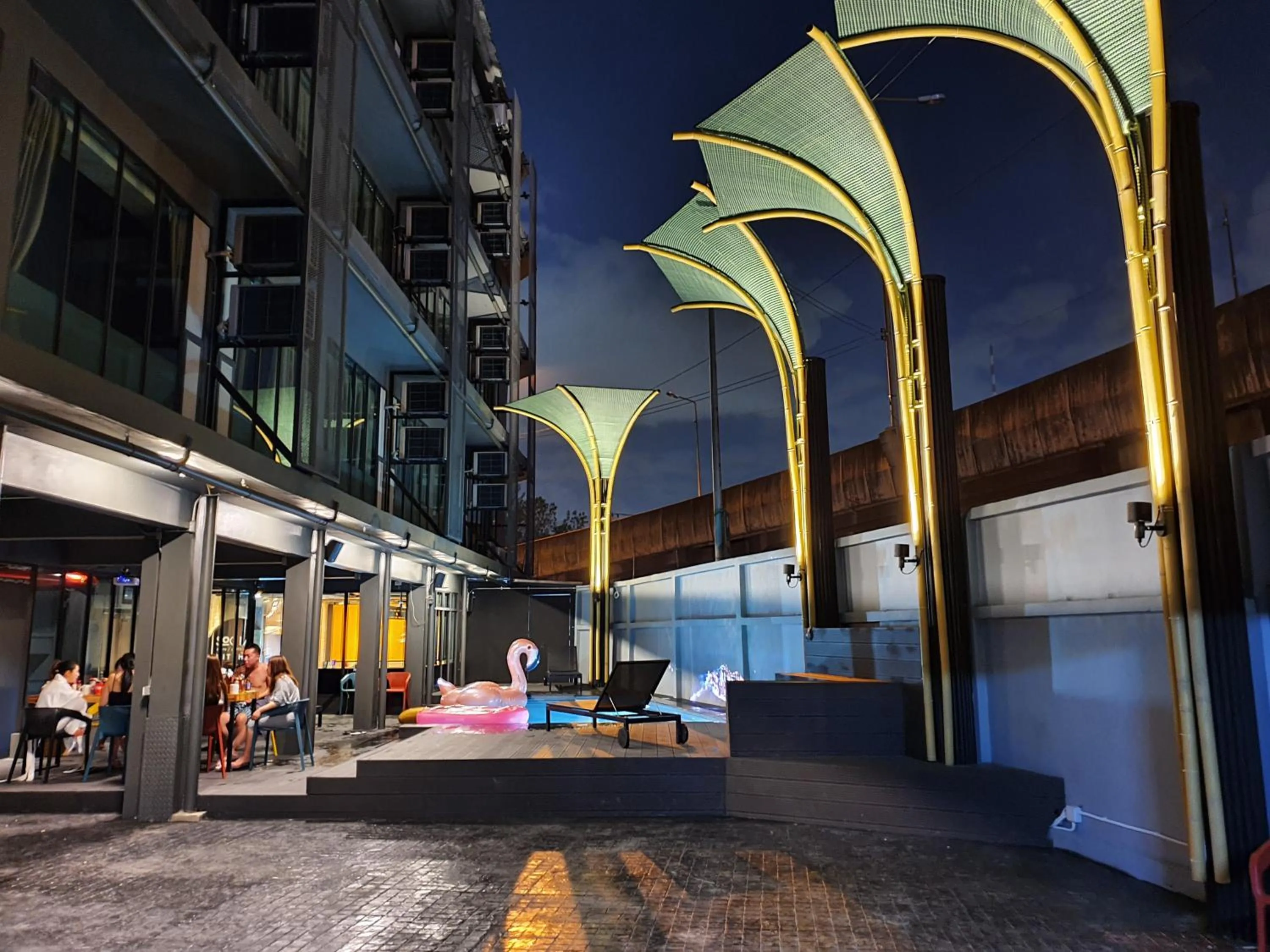 Swimming pool in Hotel Ordinary Bangkok