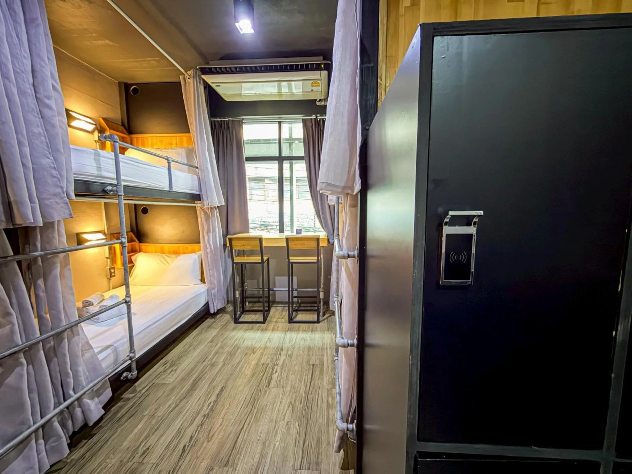 Bedroom, Bed in Hotel Ordinary Bangkok