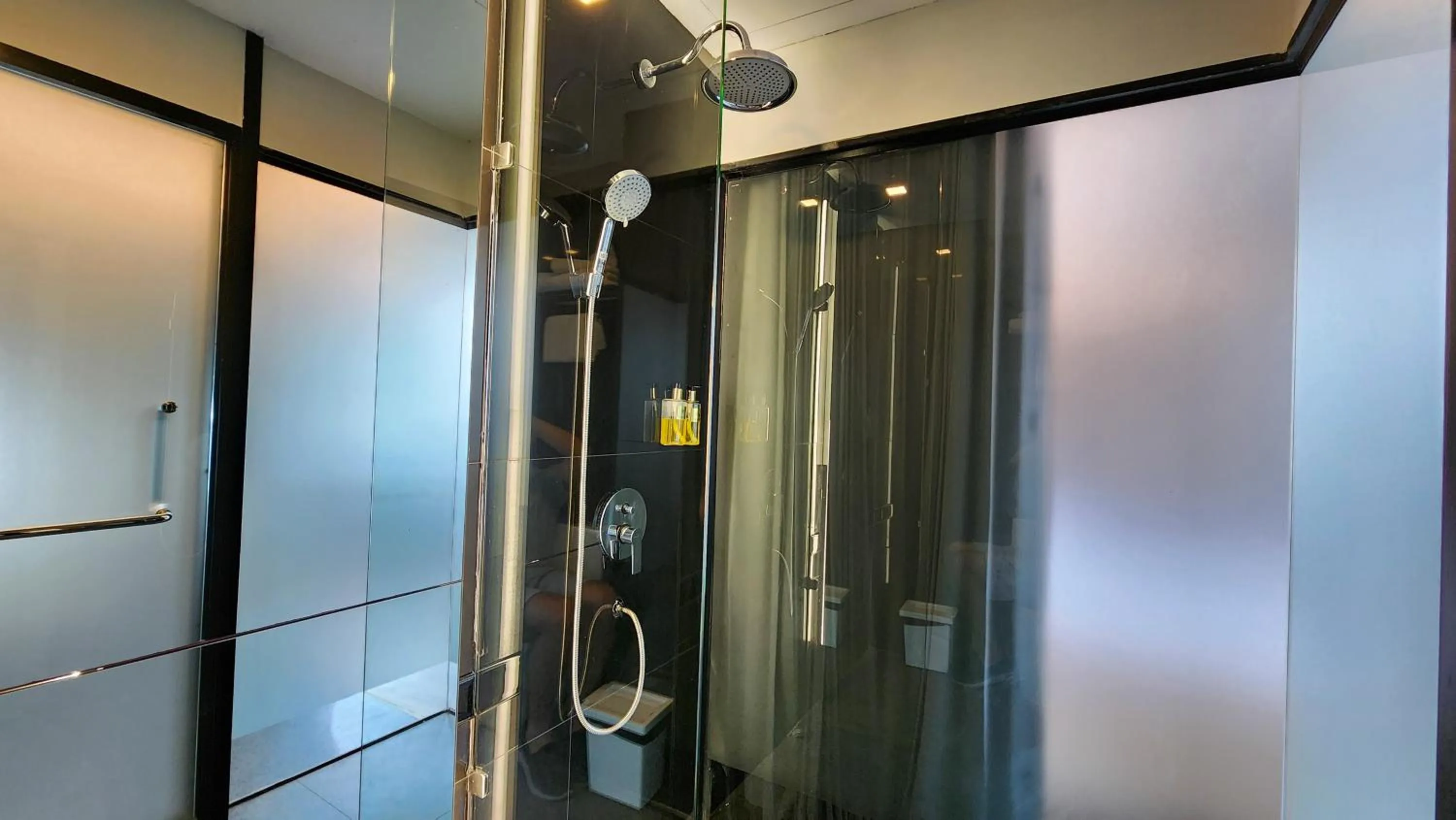 Shower in Hotel Ordinary Bangkok