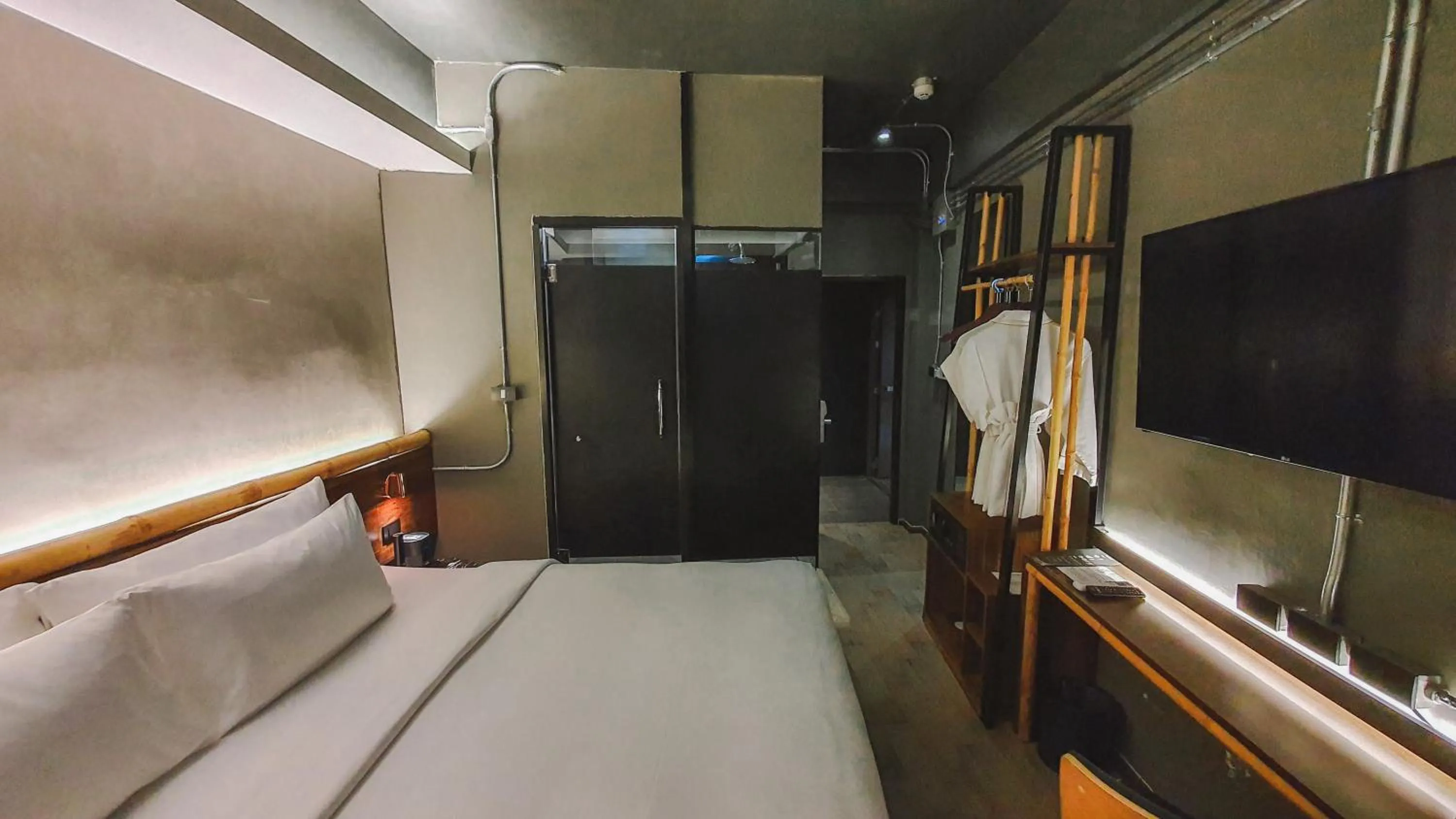 Bed in Hotel Ordinary Bangkok