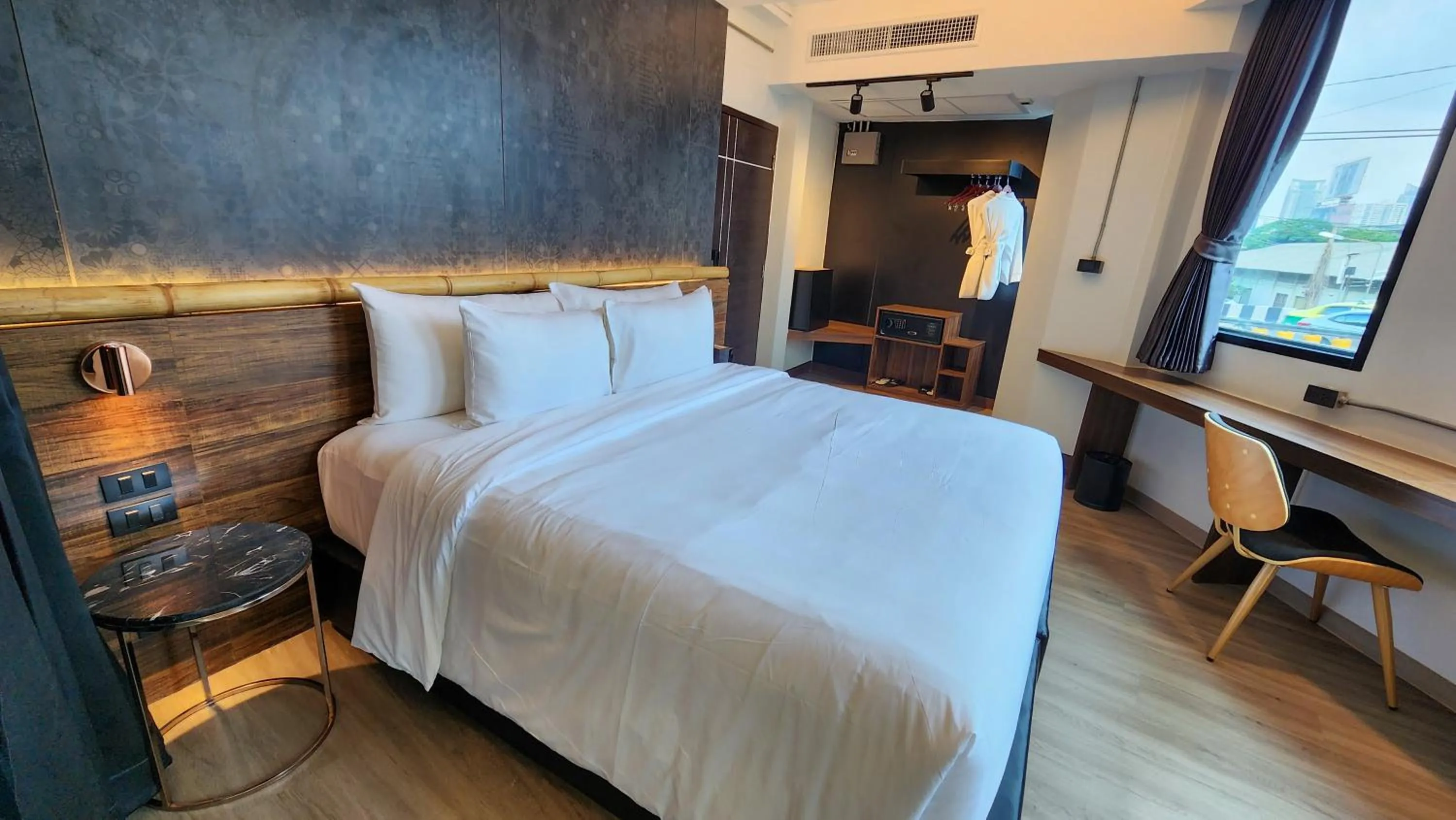 Bed in Hotel Ordinary Bangkok
