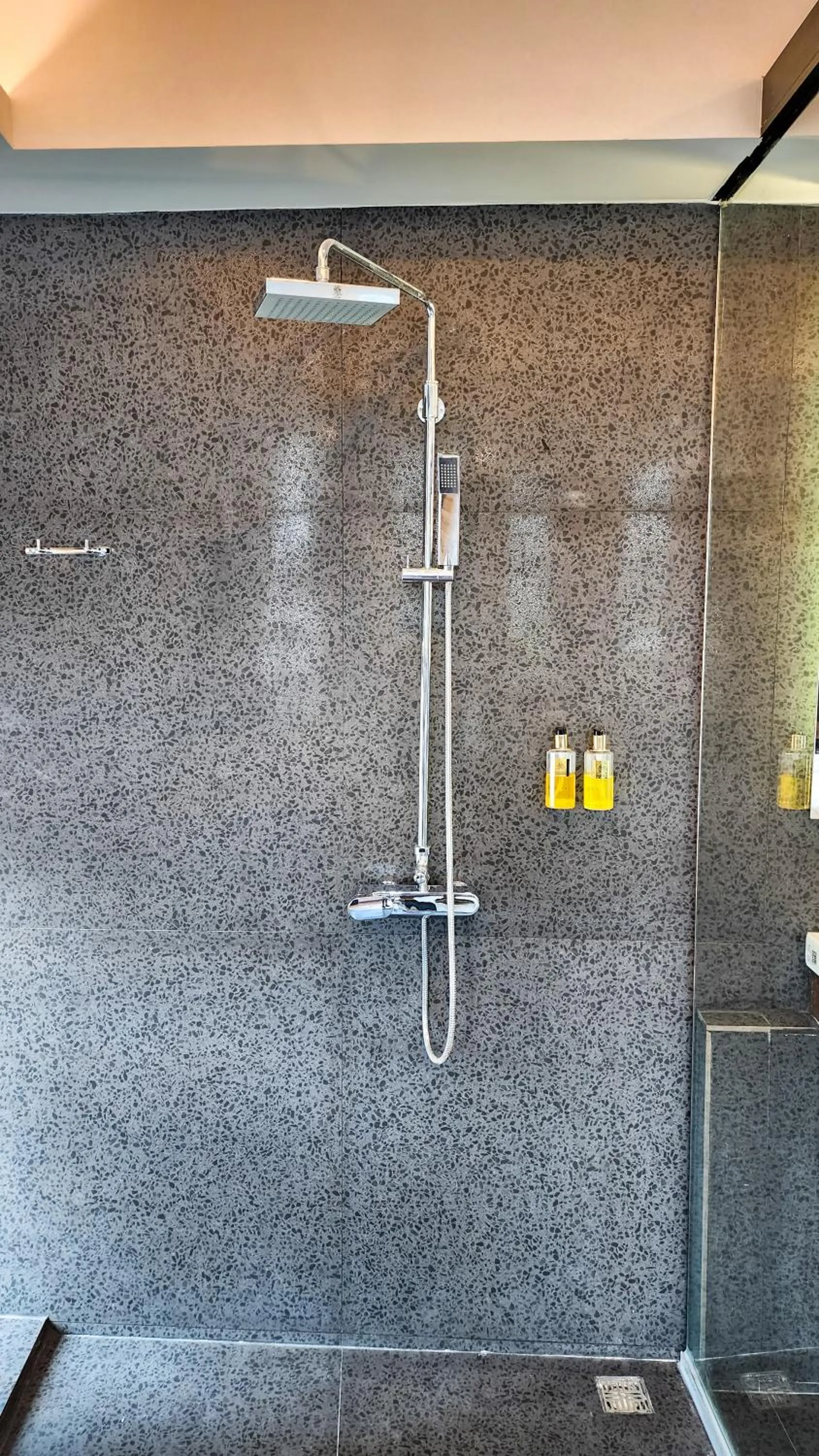 Shower in Hotel Ordinary Bangkok