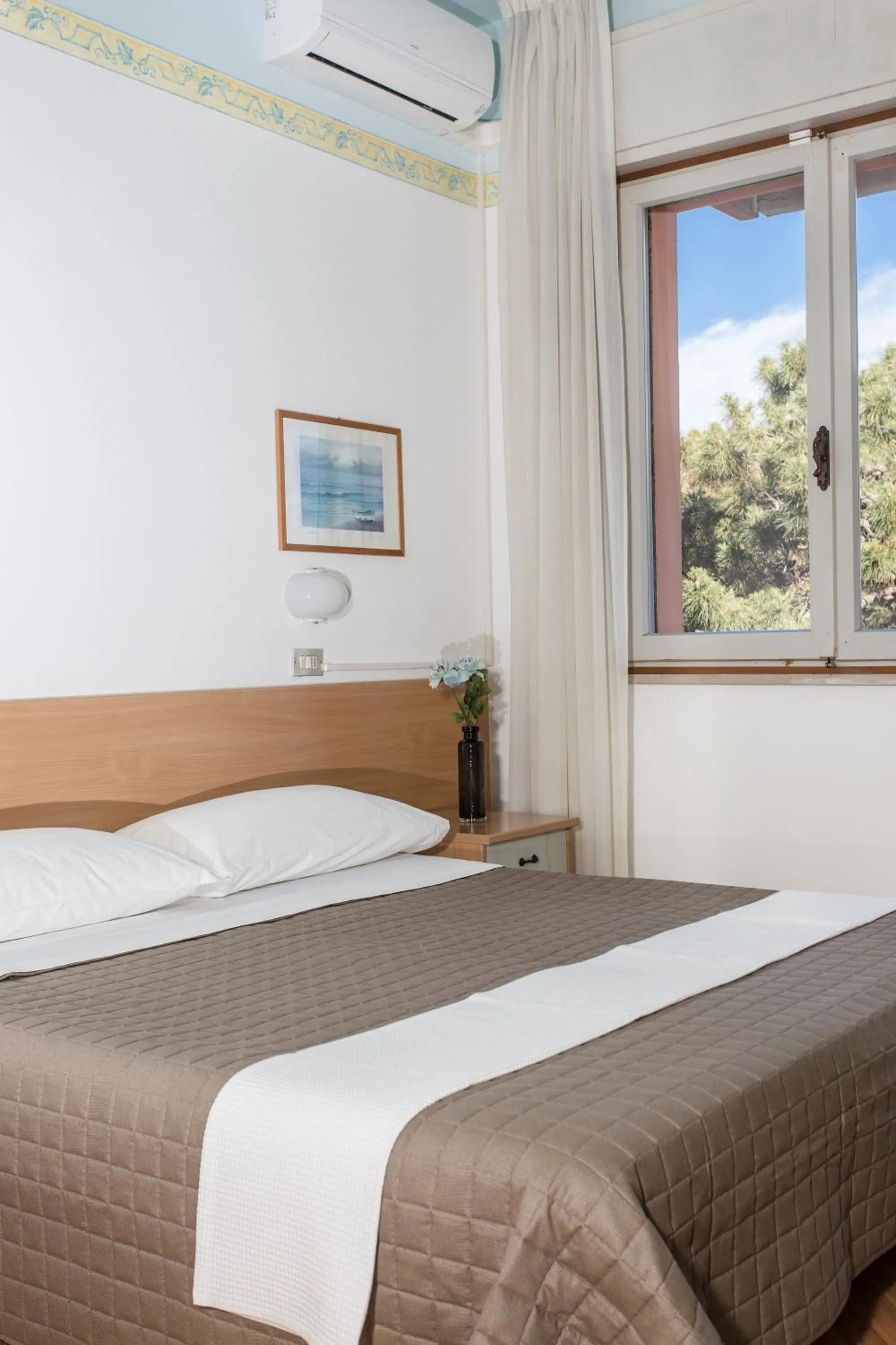 Bed in Hotel Meeting