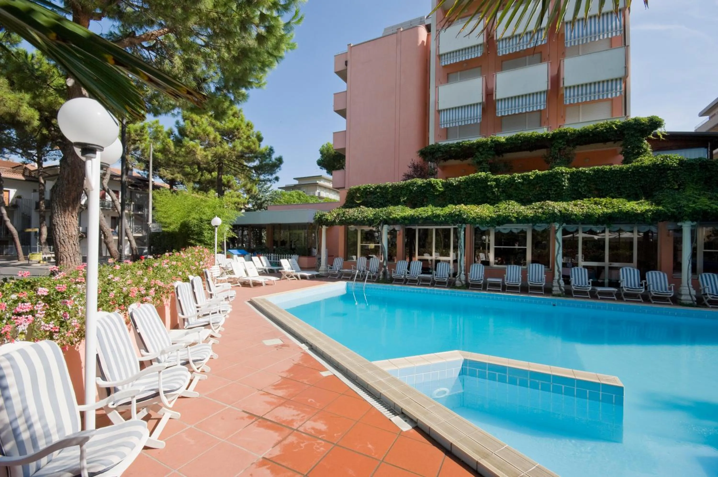 Swimming pool in Hotel Meeting