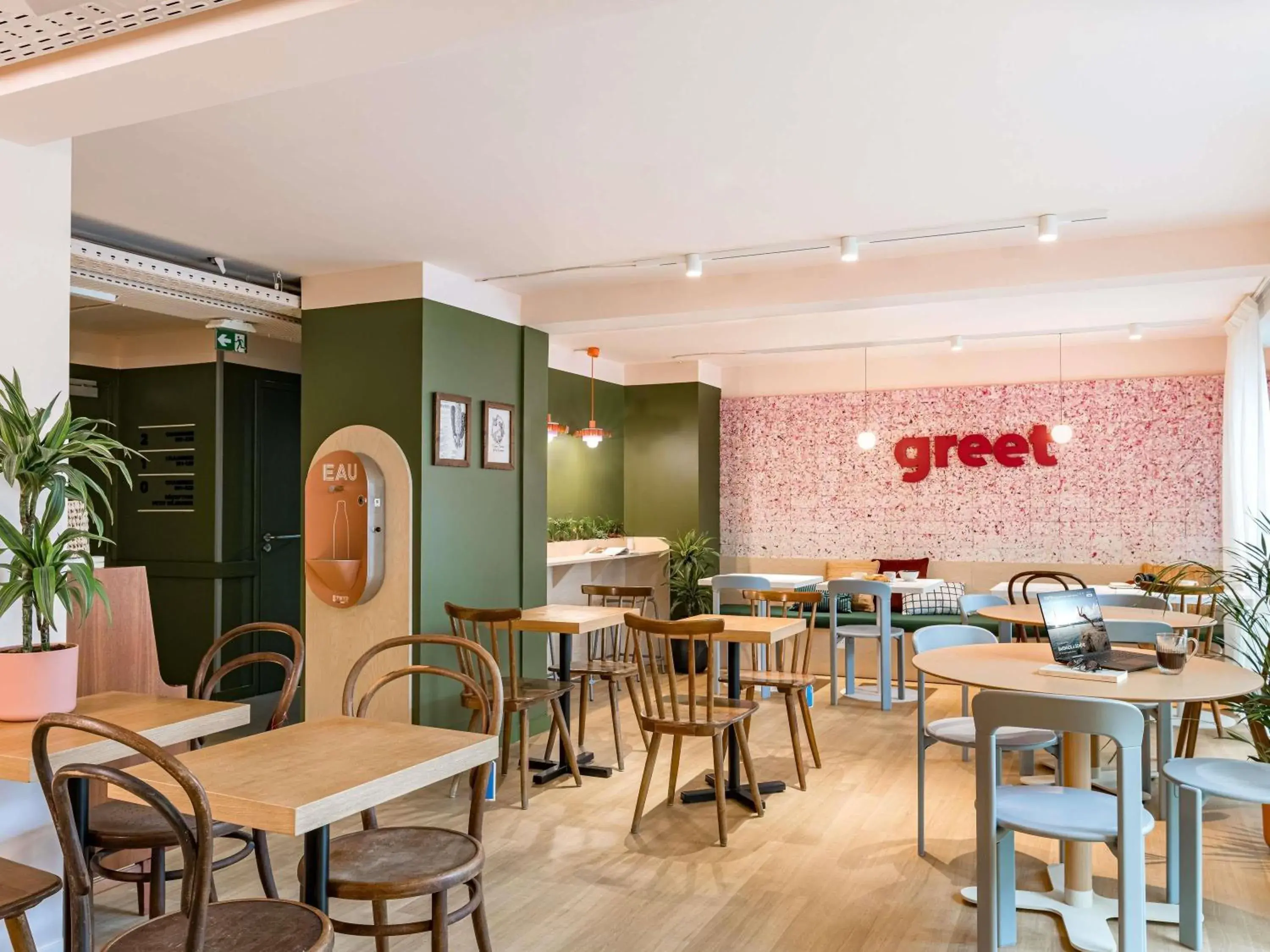 Breakfast in greet Hôtel Prévessin Genève Aéroport Breakfast in greet Hôtel Prévessin Genève Aéroport