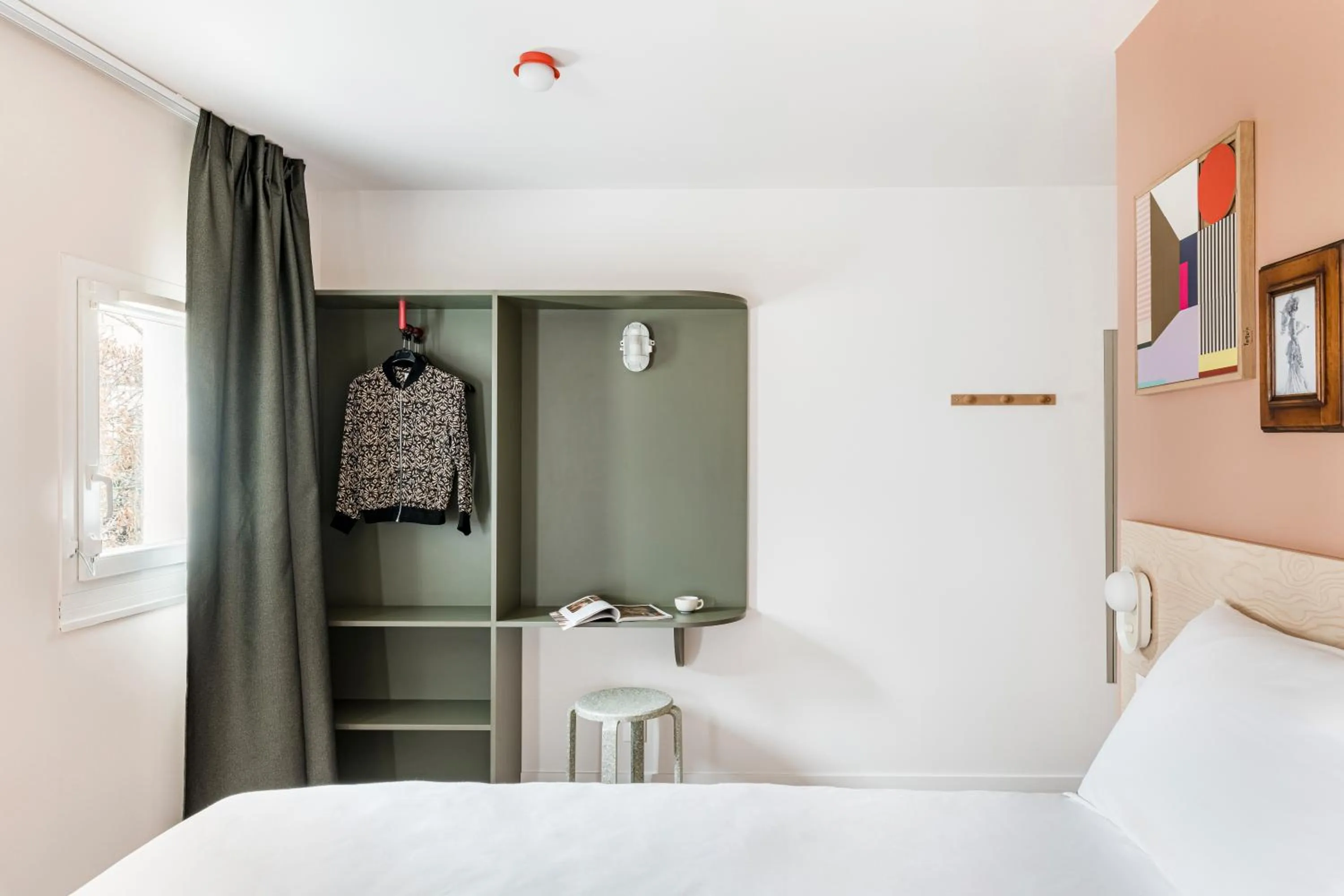 Photo of the whole room, Bed in greet Hôtel Prévessin Genève Aéroport