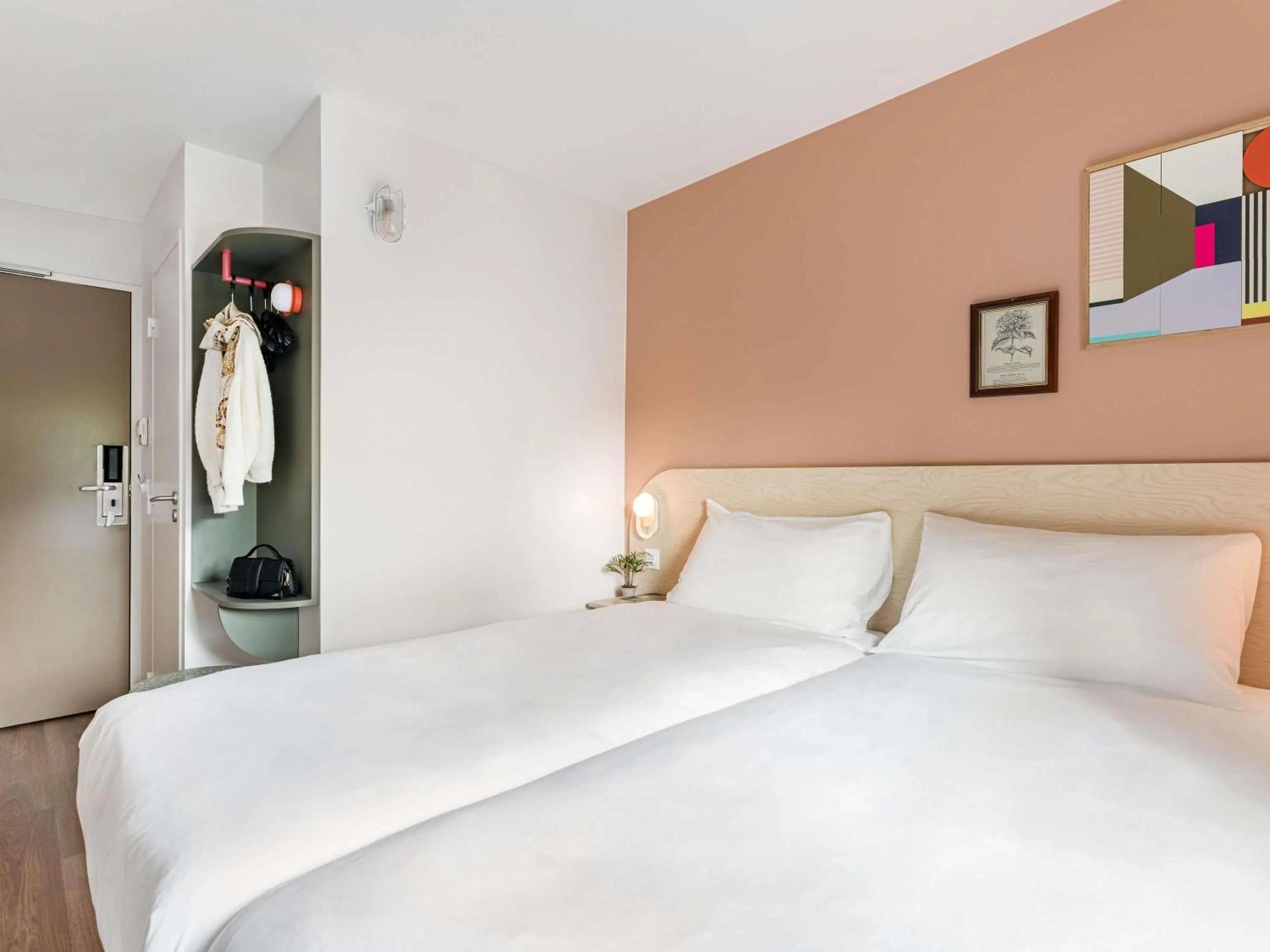 Bedroom, Bed in greet Hôtel Prévessin Genève Aéroport