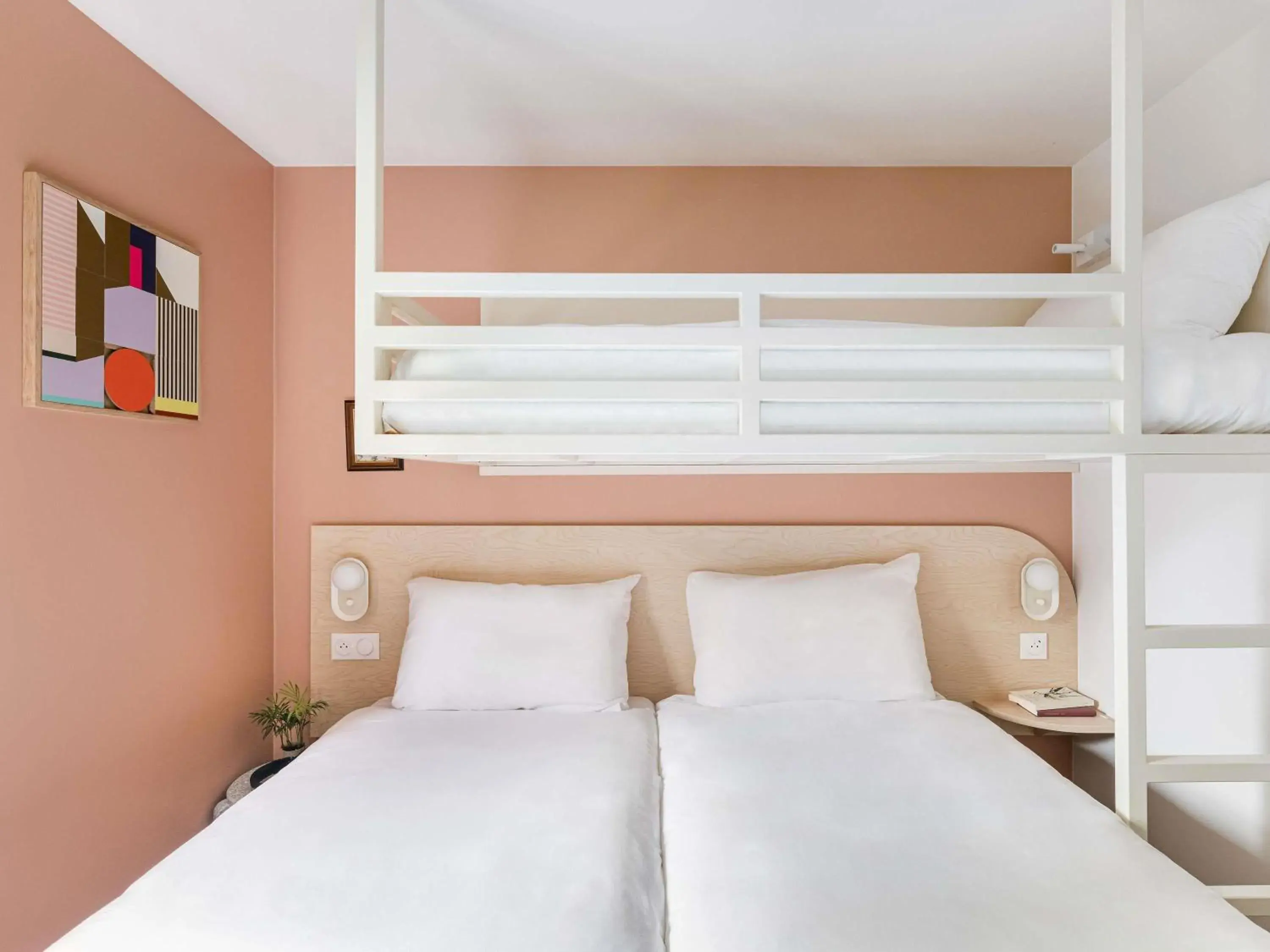 Bedroom, Bed in greet Hôtel Prévessin Genève Aéroport Bedroom, Bed in greet Hôtel Prévessin Genève Aéroport