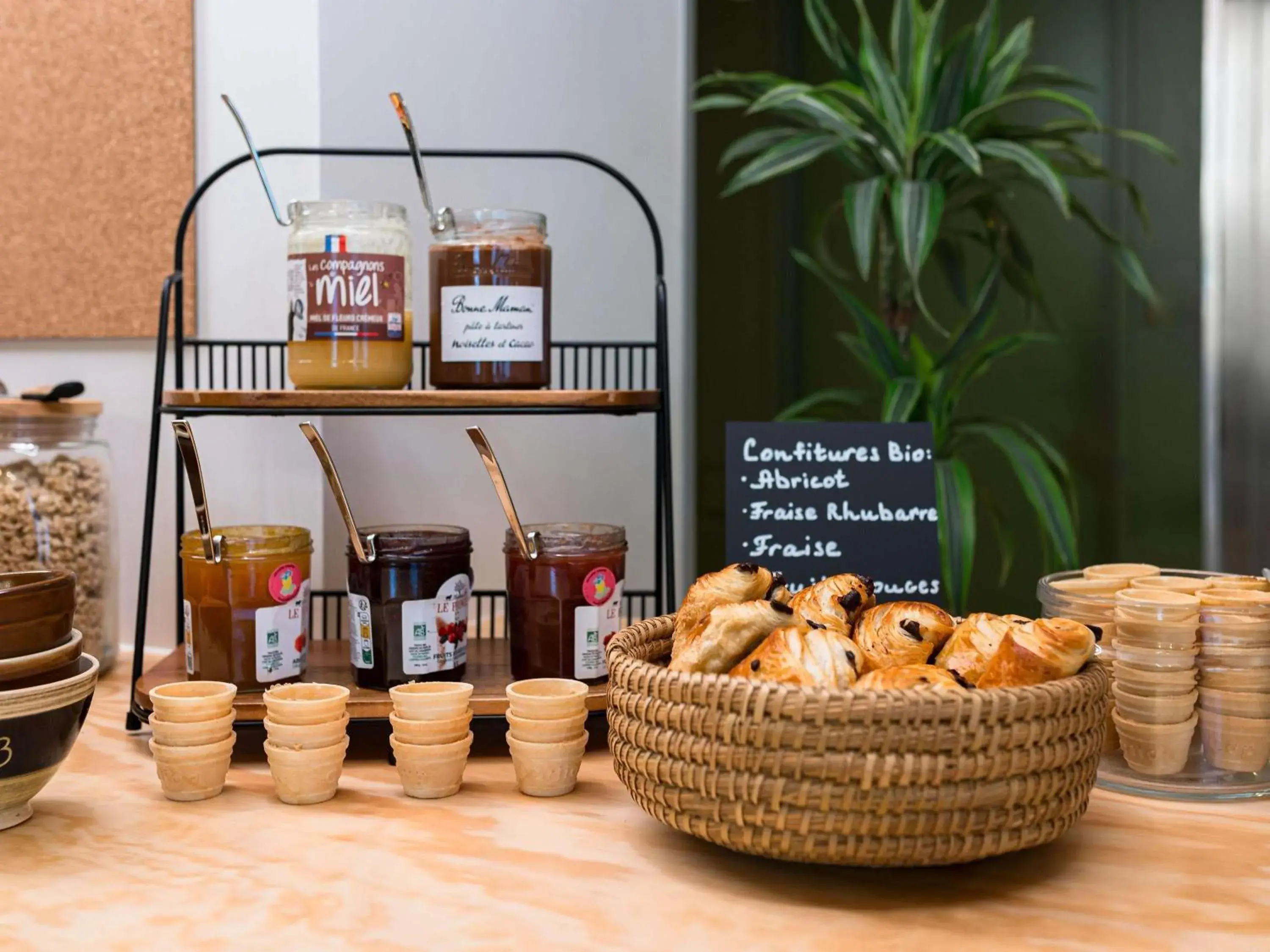 Breakfast in greet Hôtel Prévessin Genève Aéroport Breakfast in greet Hôtel Prévessin Genève Aéroport