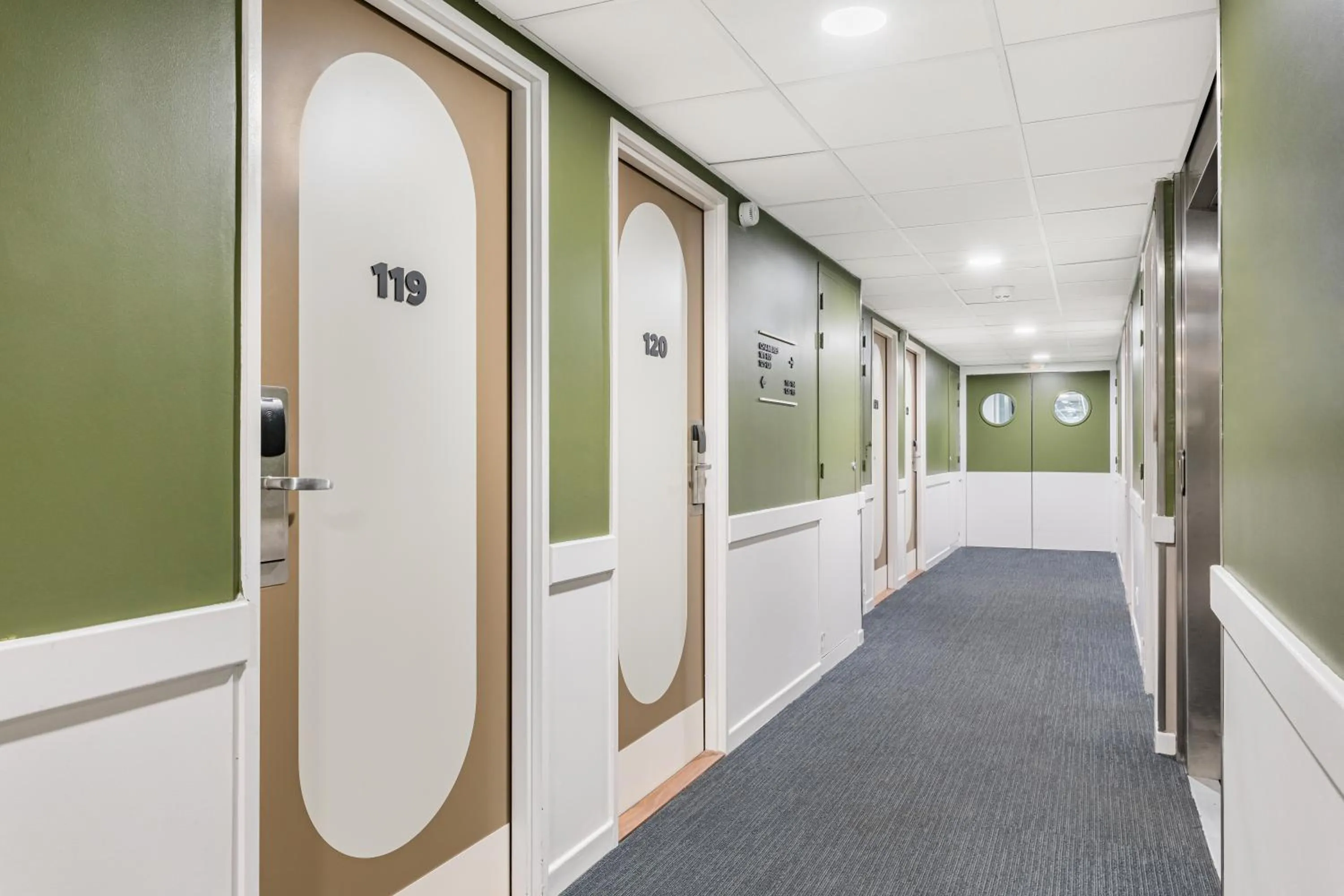 Bedroom in greet Hôtel Prévessin Genève Aéroport