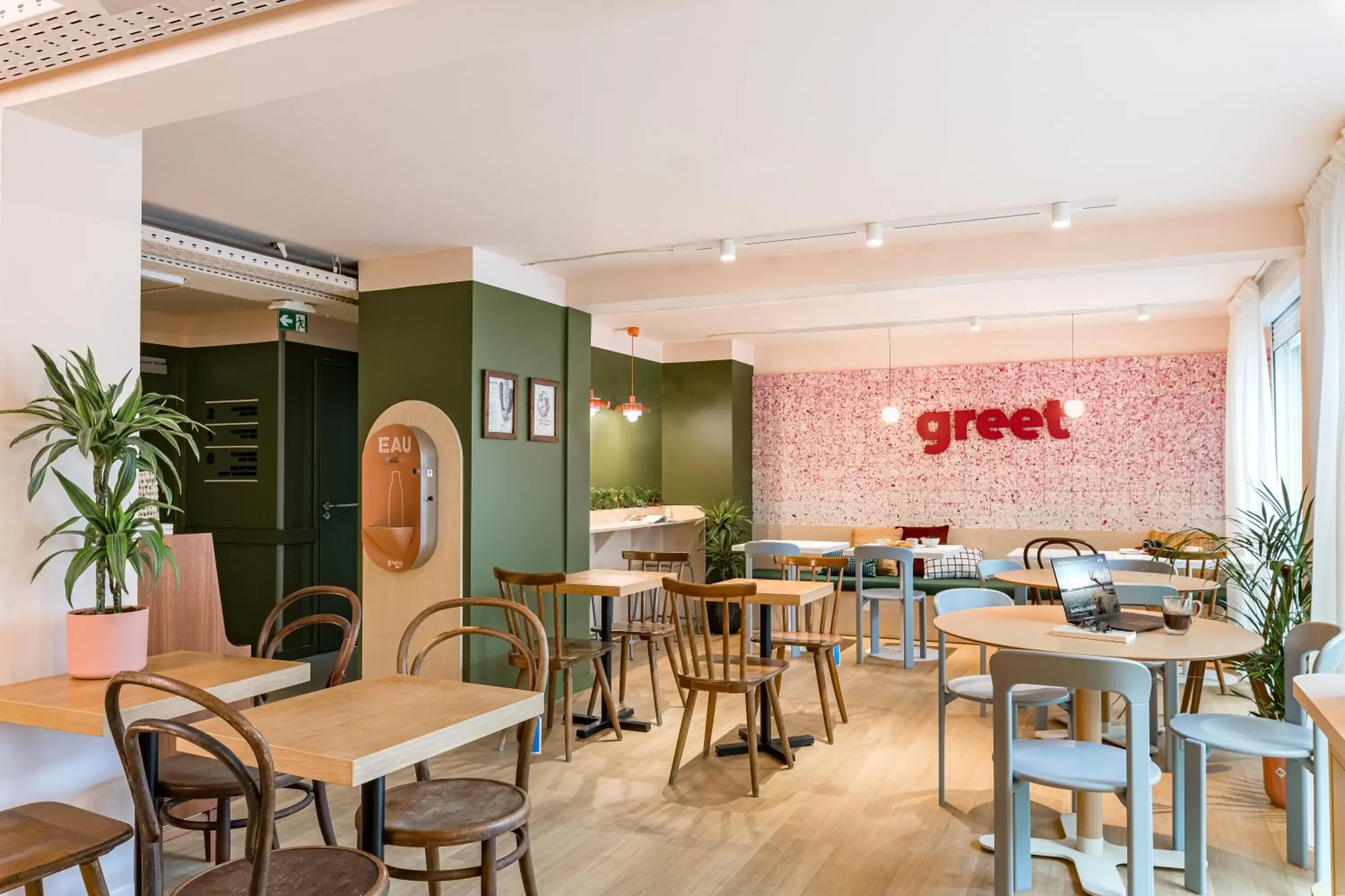 Breakfast in greet Hôtel Prévessin Genève Aéroport Breakfast in greet Hôtel Prévessin Genève Aéroport