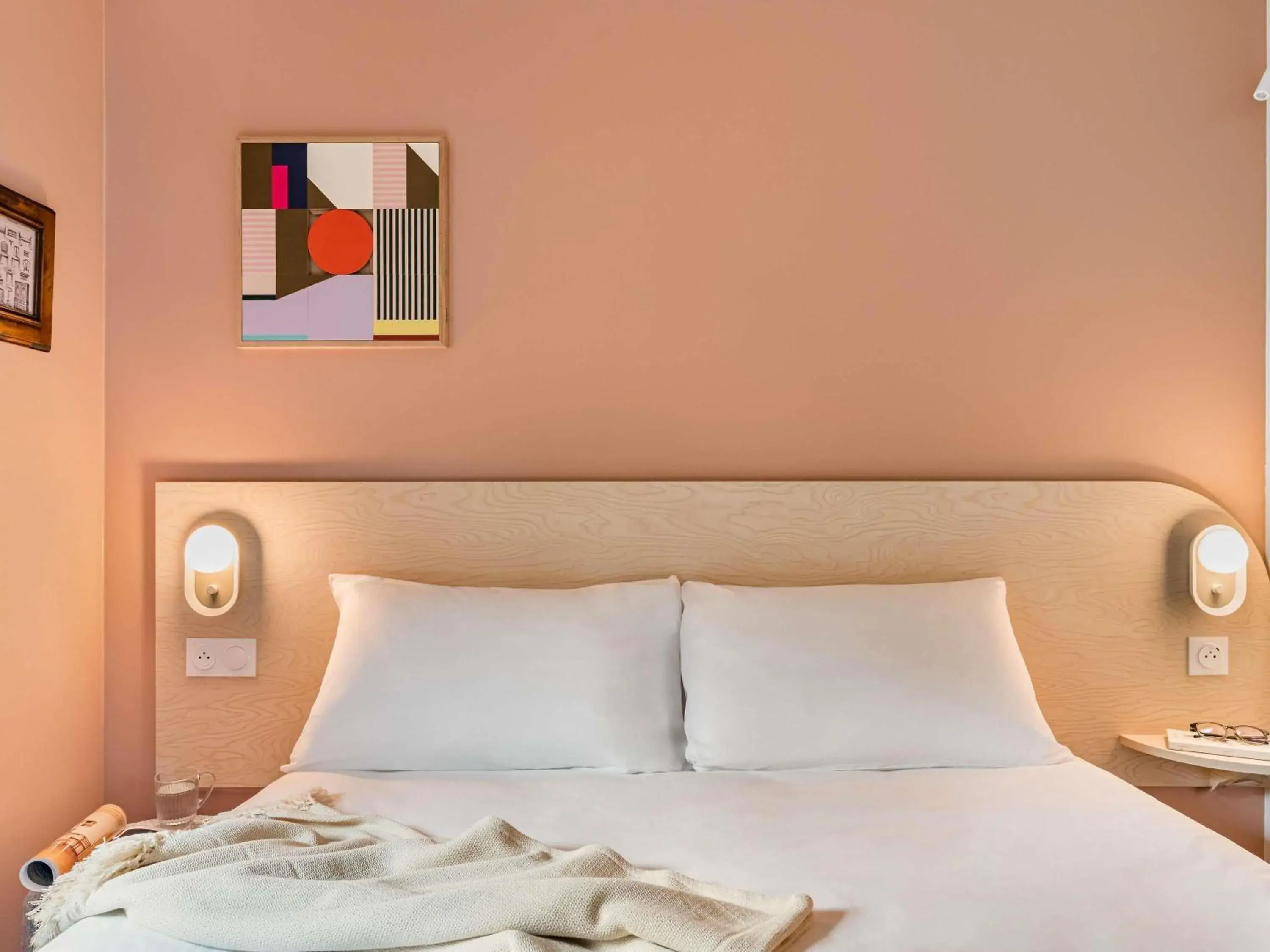 Bedroom, Bed in greet Hôtel Prévessin Genève Aéroport Bedroom, Bed in greet Hôtel Prévessin Genève Aéroport