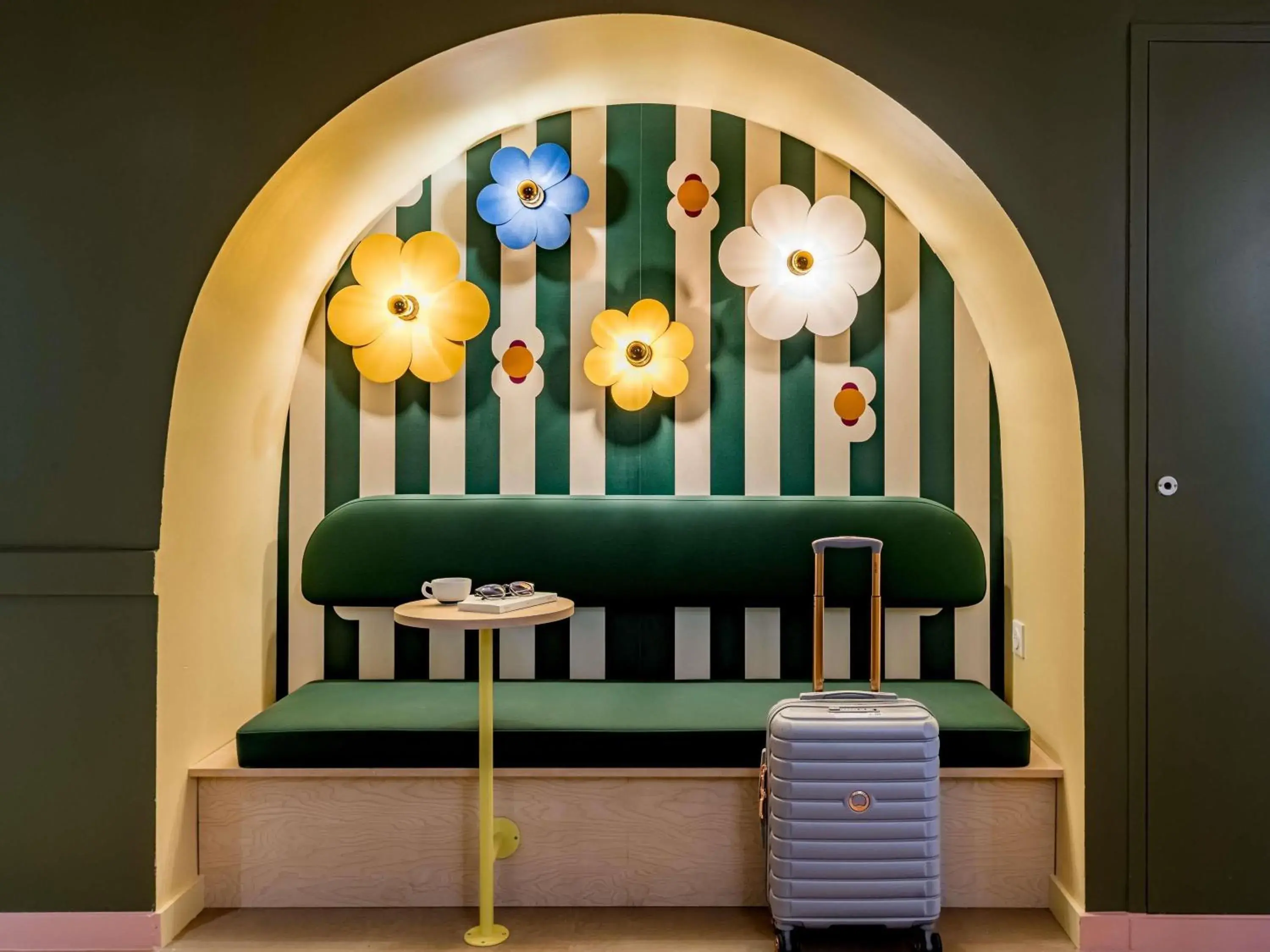 Property building in greet Hôtel Prévessin Genève Aéroport Property building in greet Hôtel Prévessin Genève Aéroport