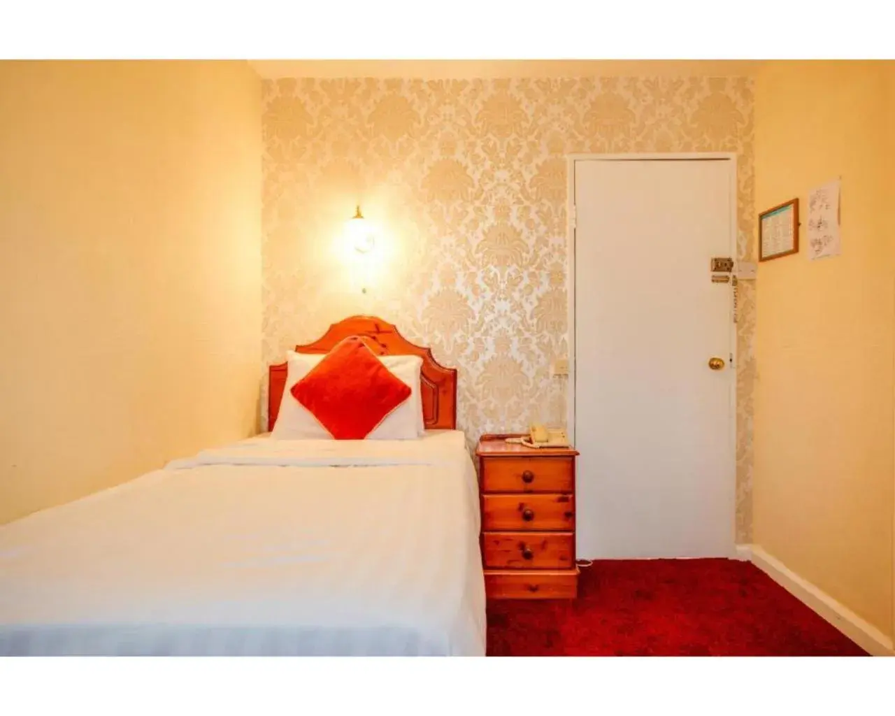 Bedroom in The Rose And Crown Hotel Bedroom in The Rose And Crown Hotel