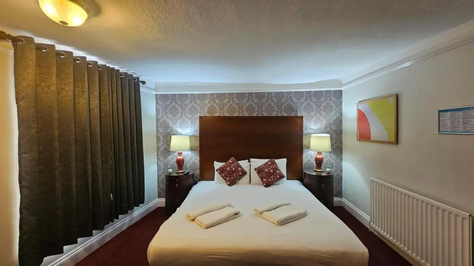 Bedroom, Bed in The Rose and Crown Hotel Bedroom, Bed in The Rose and Crown Hotel