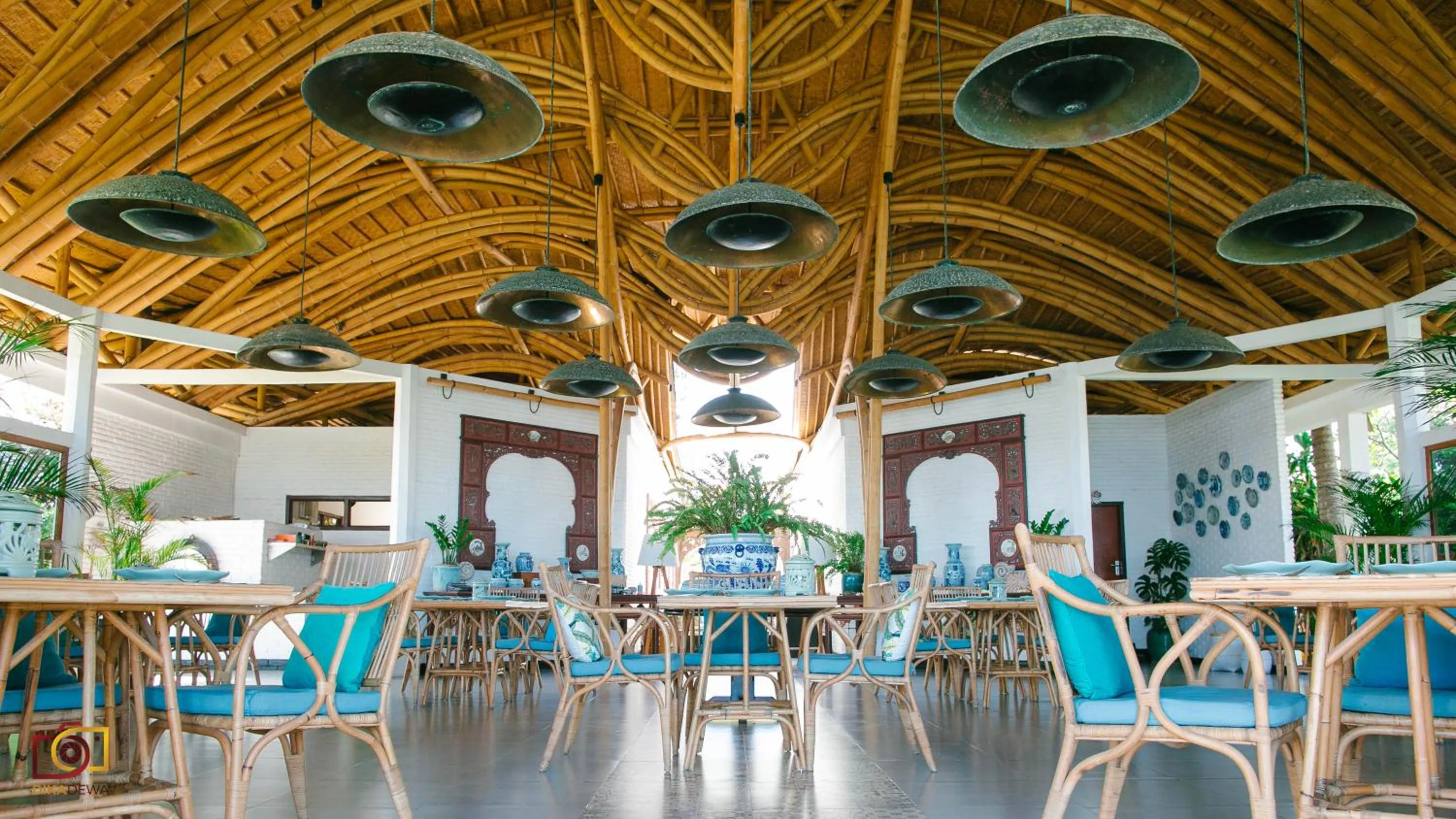 Restaurant/places to eat in Lotus Bungalows