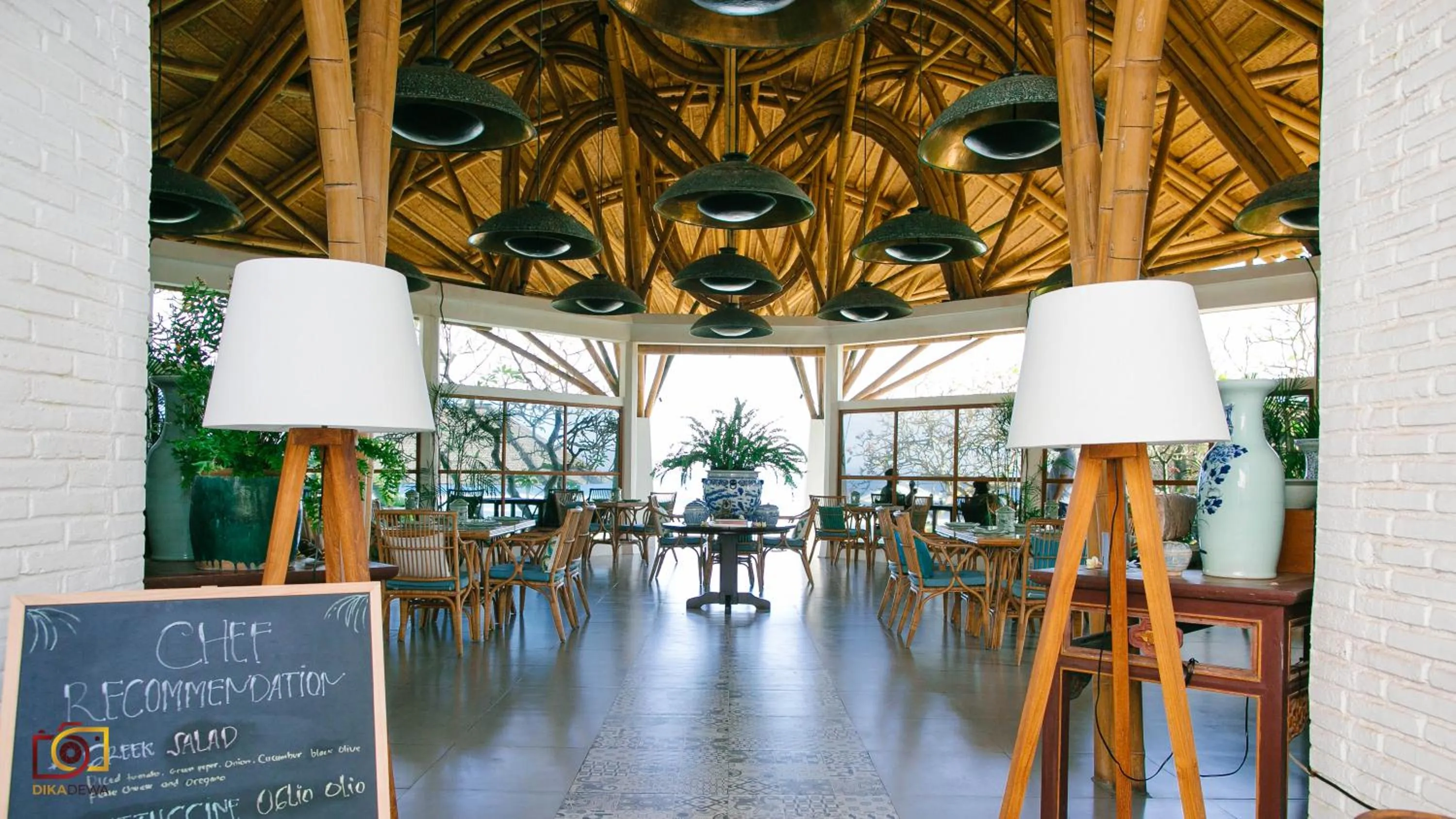 Restaurant/places to eat in Lotus Bungalows