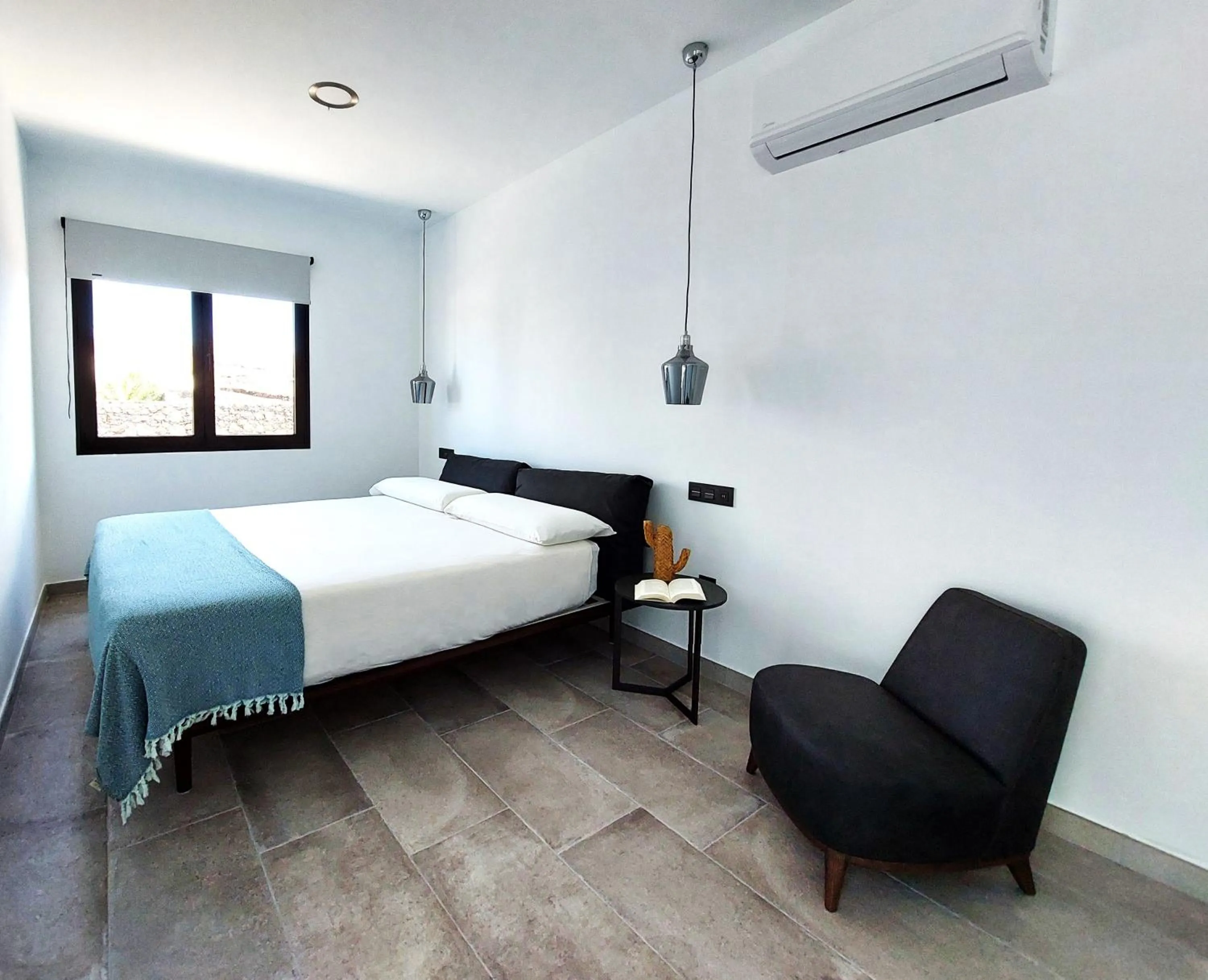 Photo of the whole room, Bed in Mana EcoRetreat