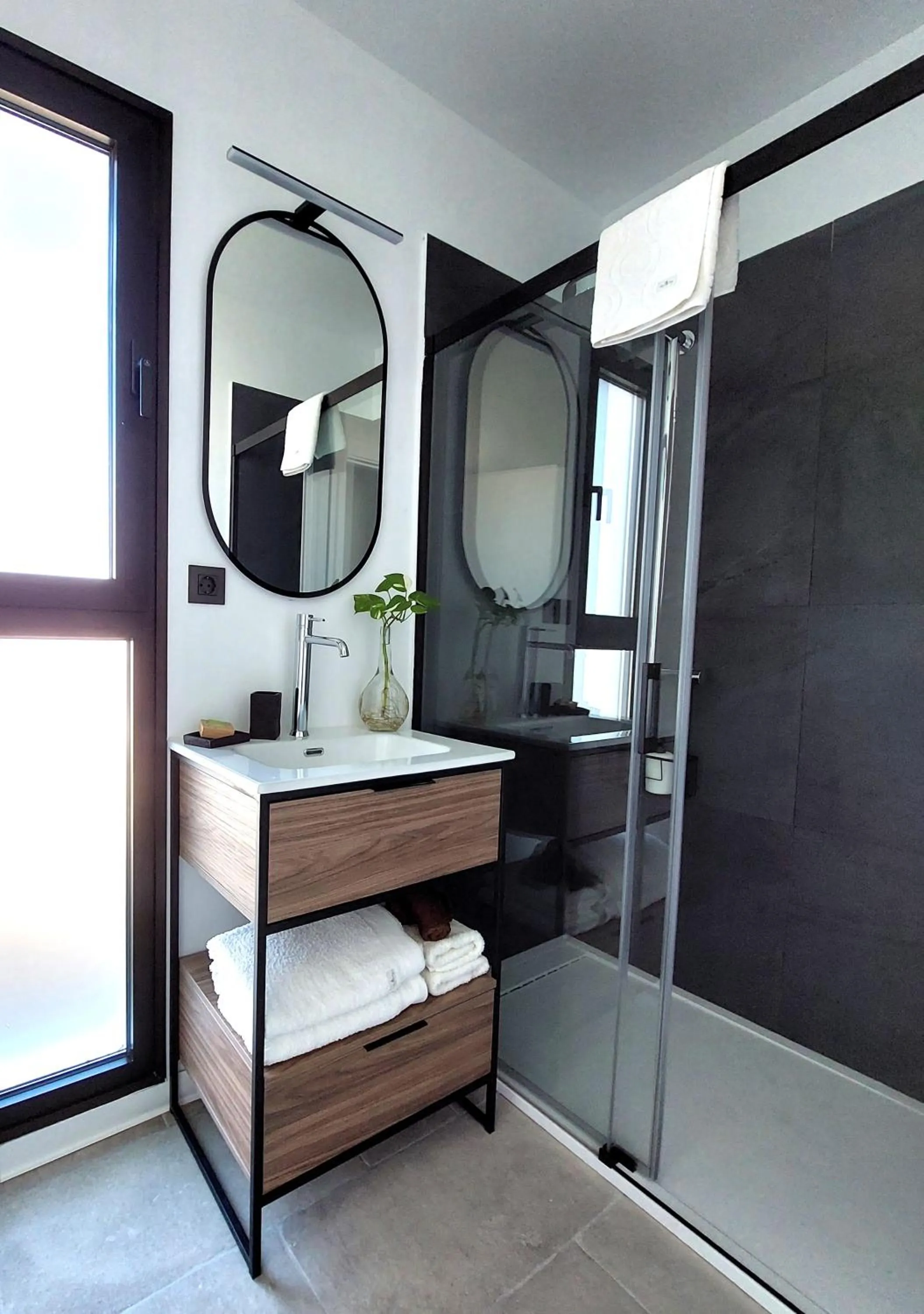 Shower in Mana EcoRetreat