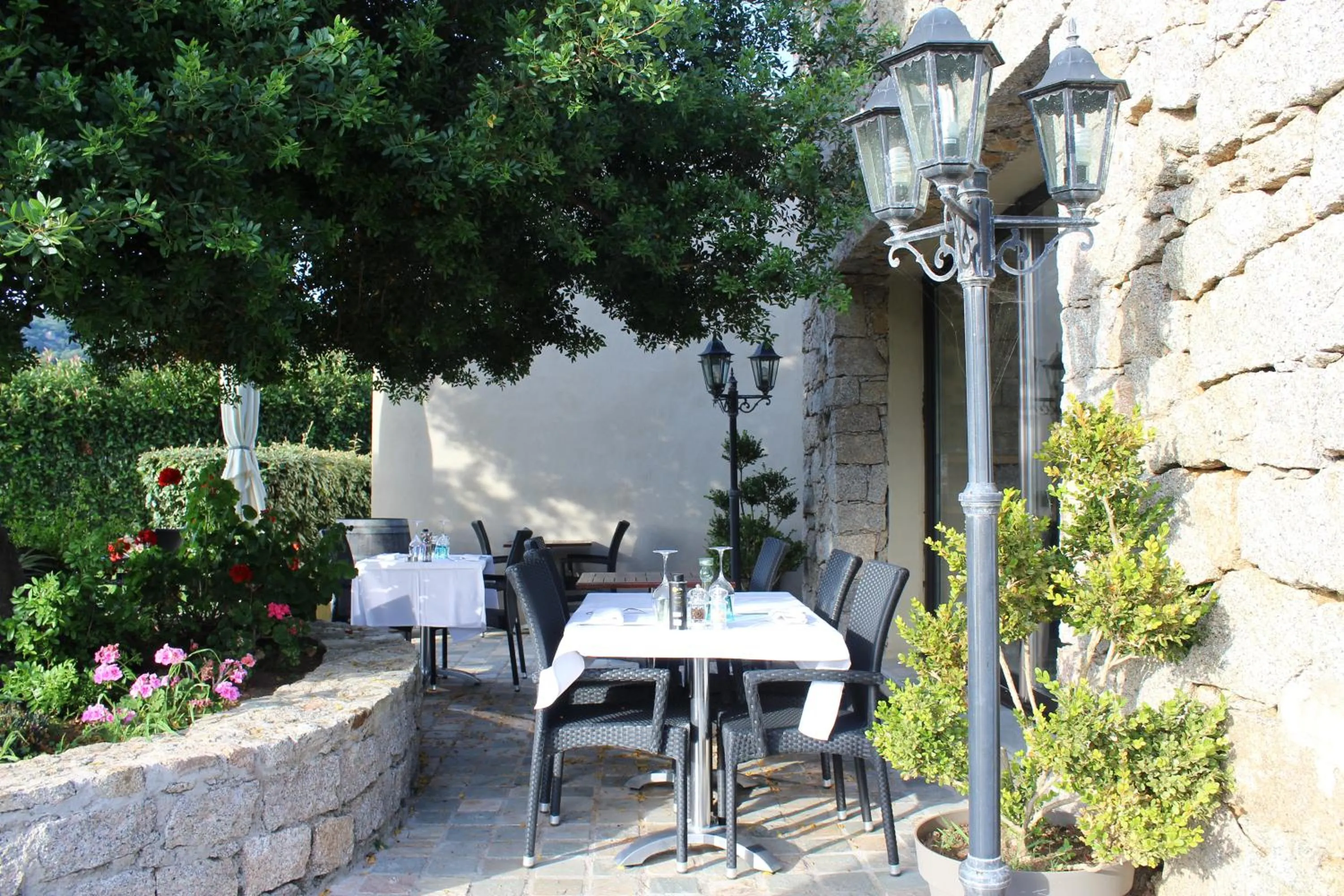 Dining area in Hotel & Restaurant Les Bergeries d'Alata