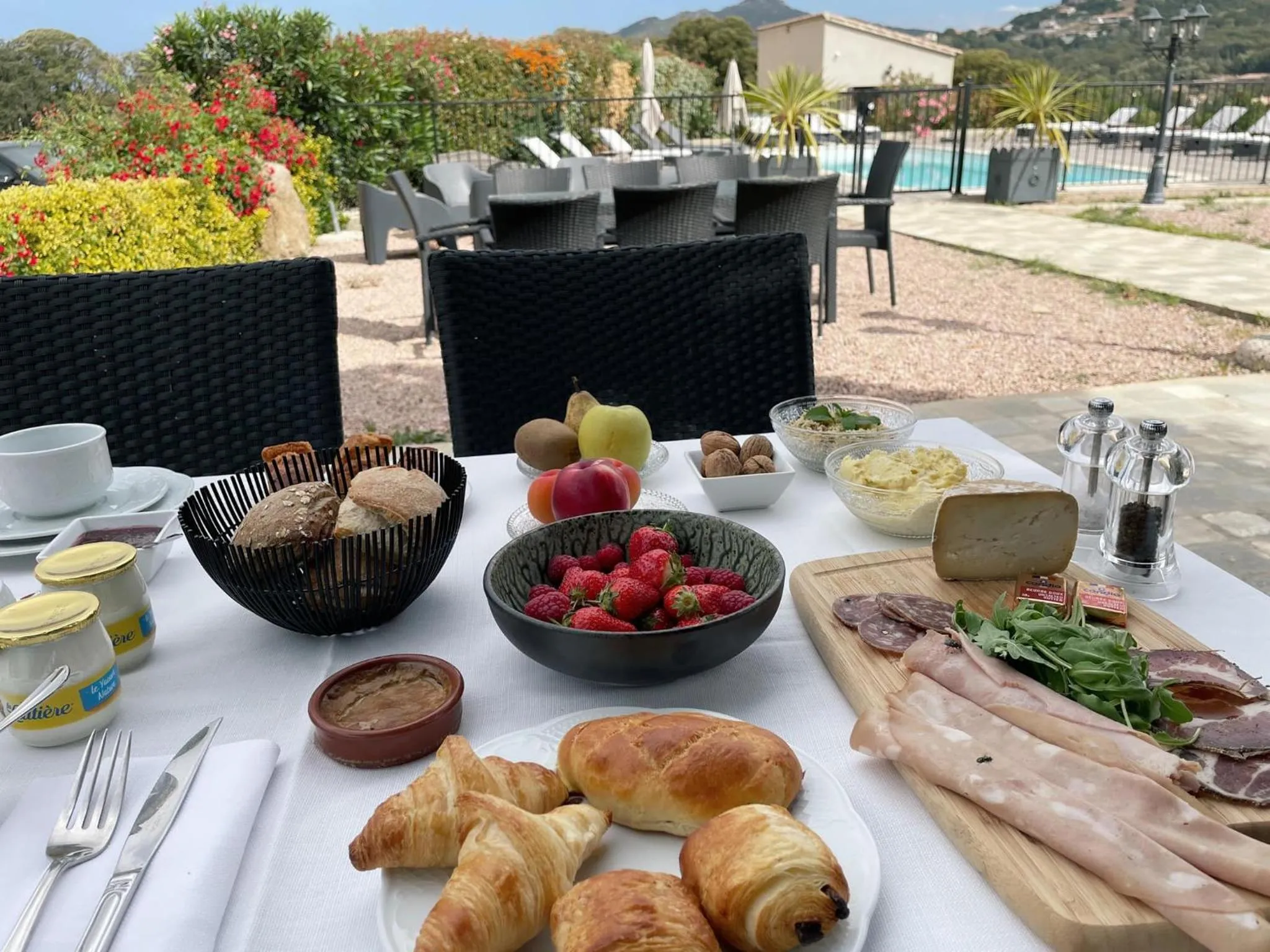 Breakfast in Hotel & Restaurant Les Bergeries d'Alata