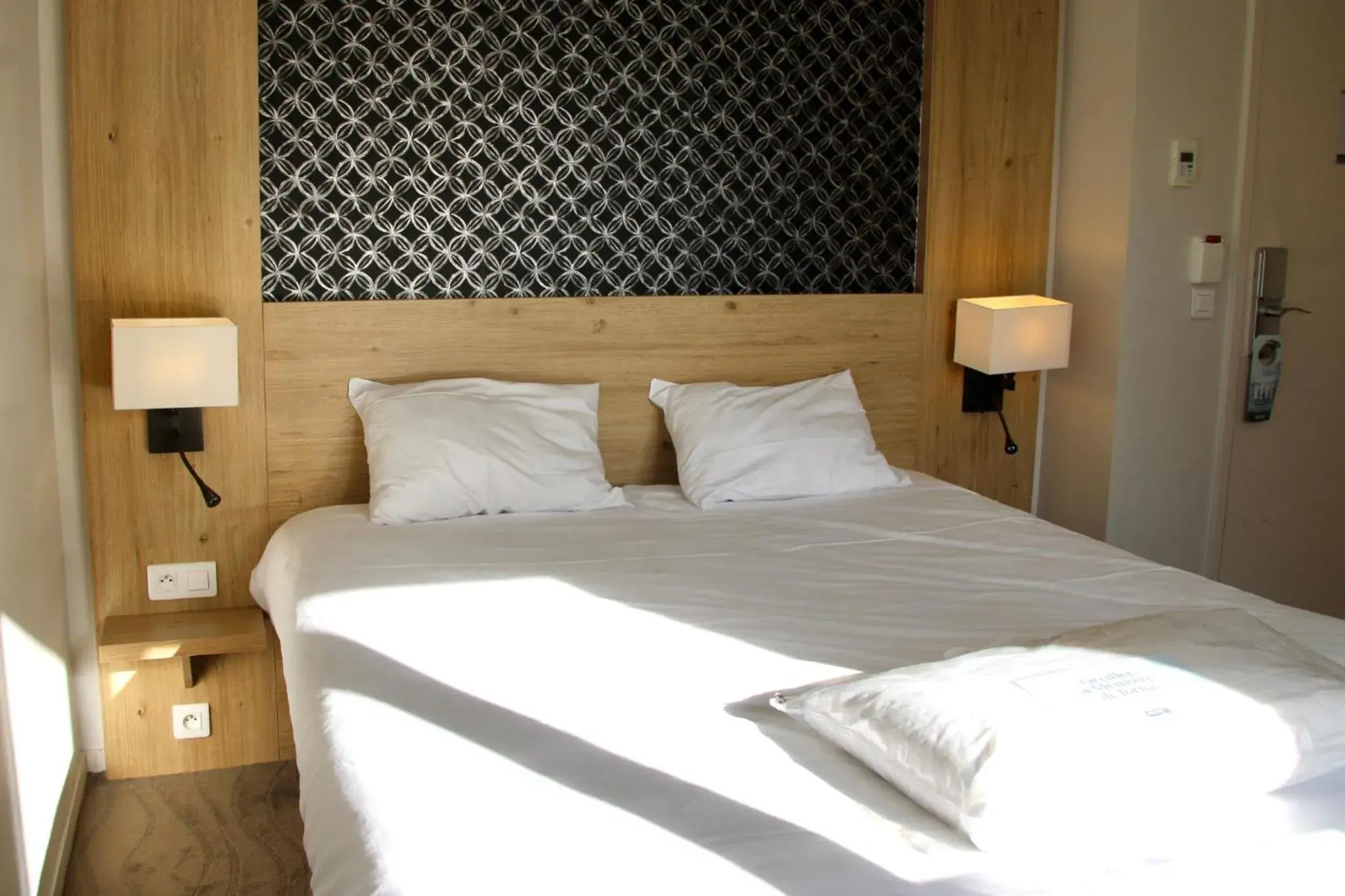 Night, Bed in Kyriad Vannes Centre Ville Night, Bed in Kyriad Vannes Centre Ville