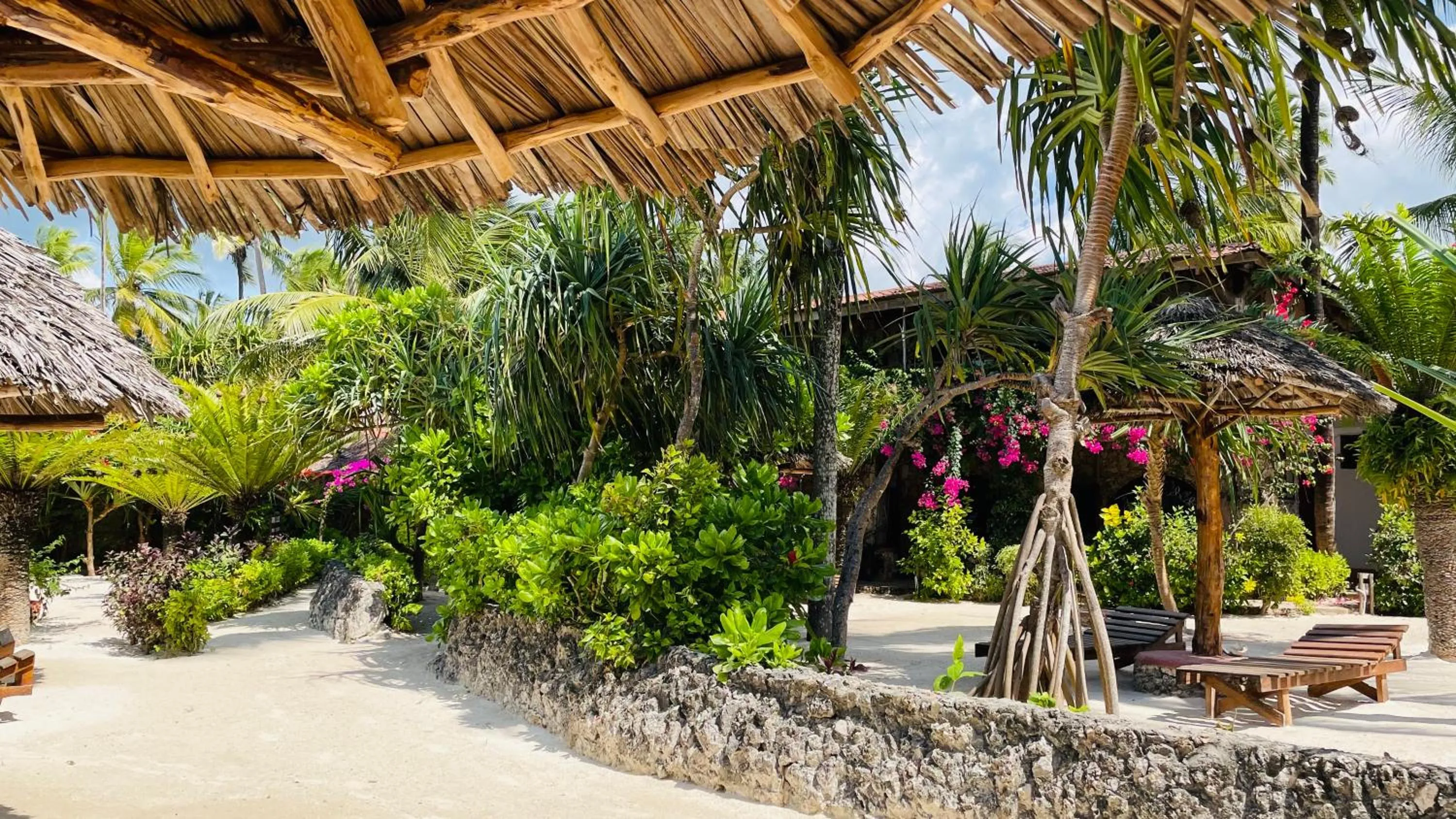 Garden in Samaki Lodge & Spa