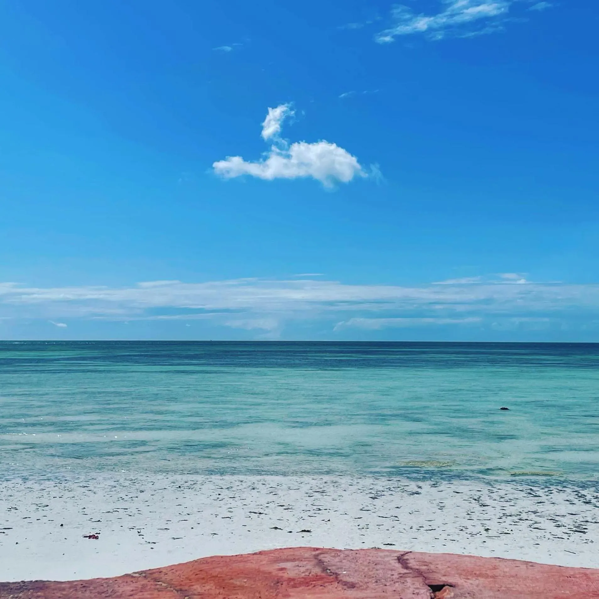 Beach in Samaki Lodge & Spa