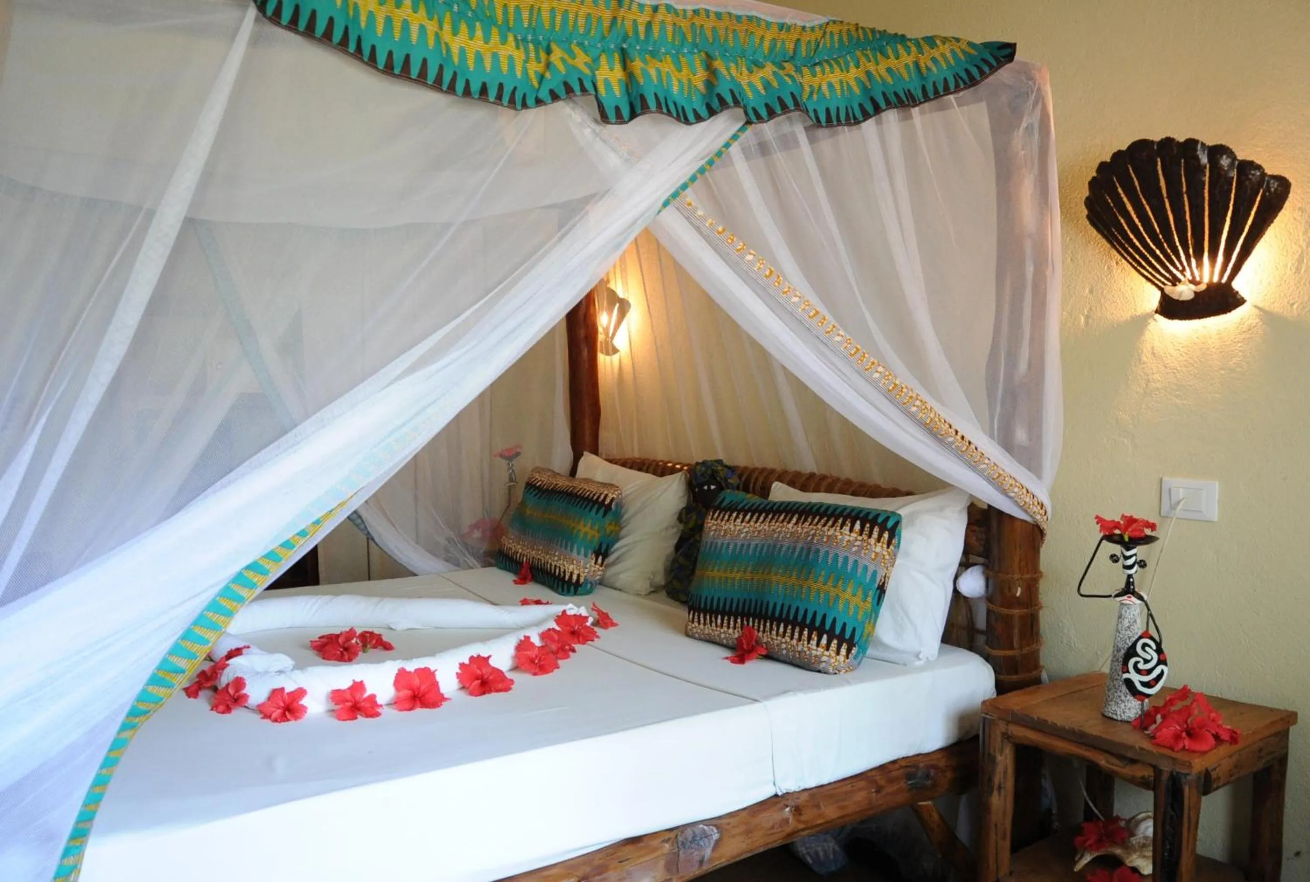Bed in Samaki Lodge & Spa