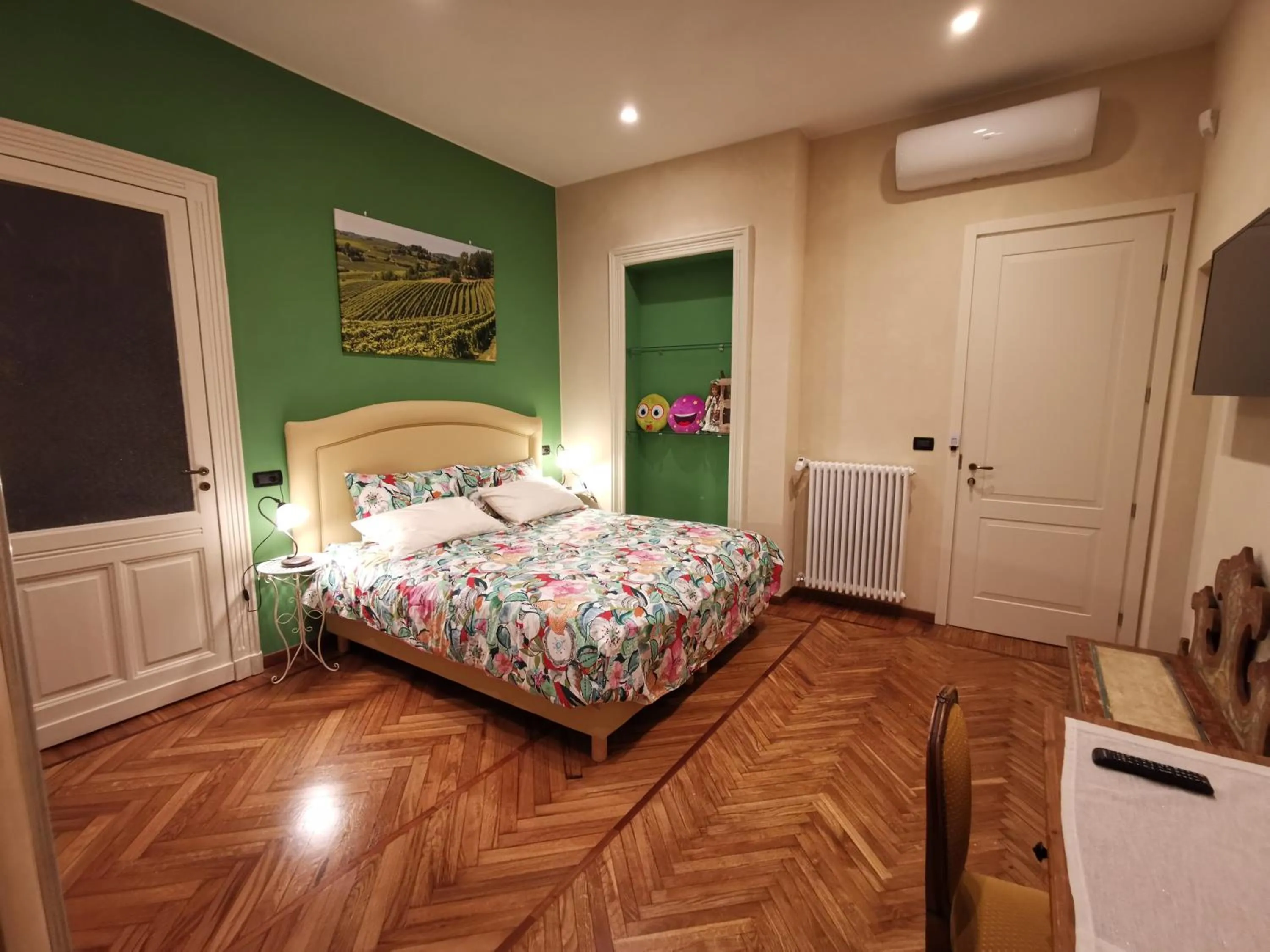 Photo of the whole room, Bed in B&B Ad Quintum Torino