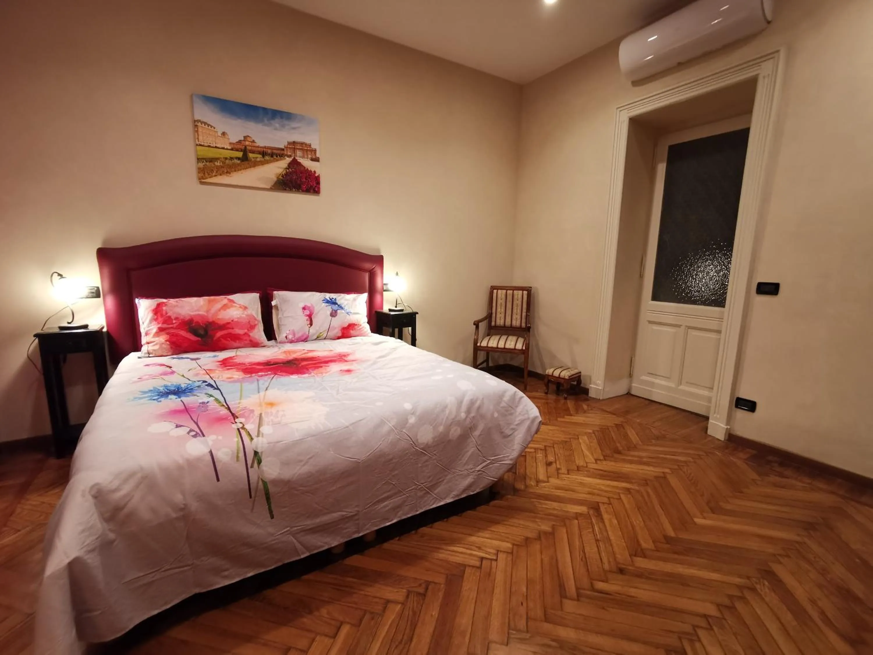 Photo of the whole room, Bed in B&B Ad Quintum Torino
