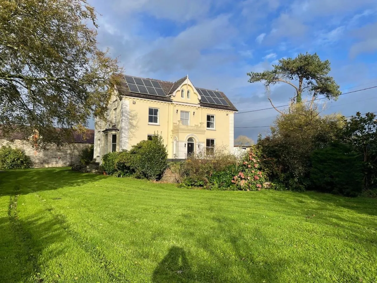 Property building in Caemorgan Mansion
