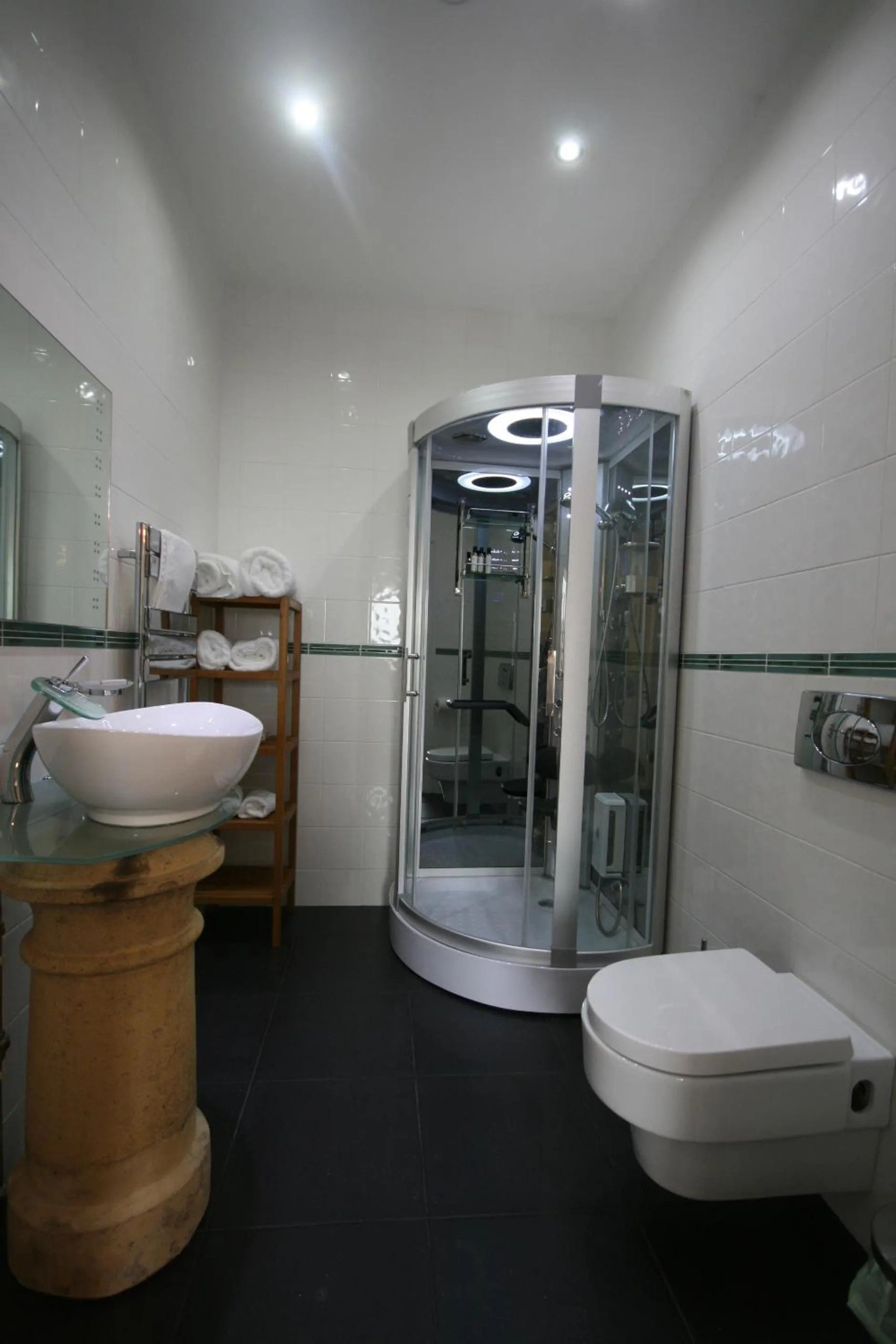 Shower in Caemorgan Mansion