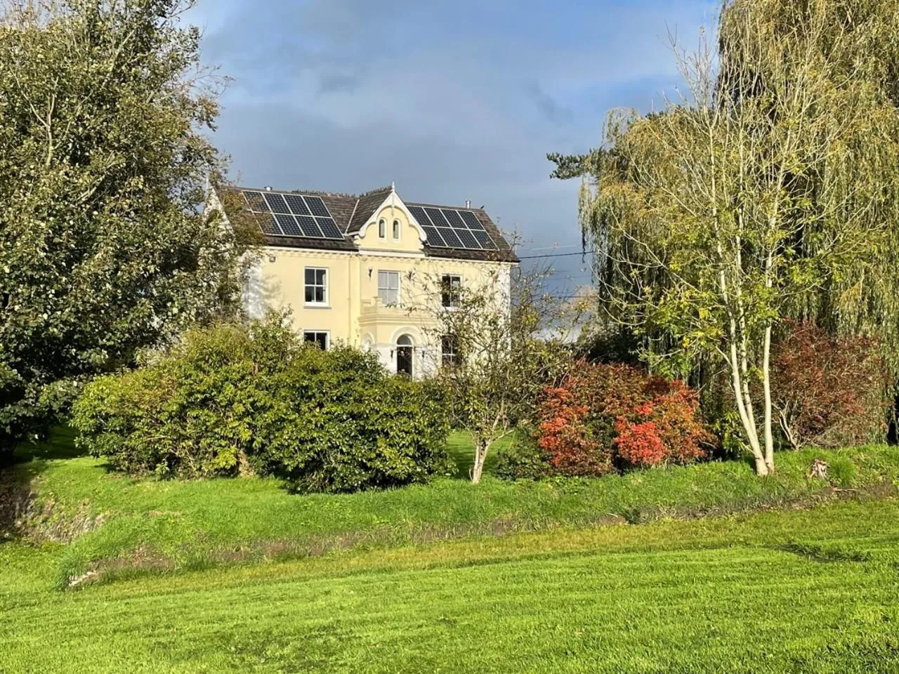 Property building in Caemorgan Mansion