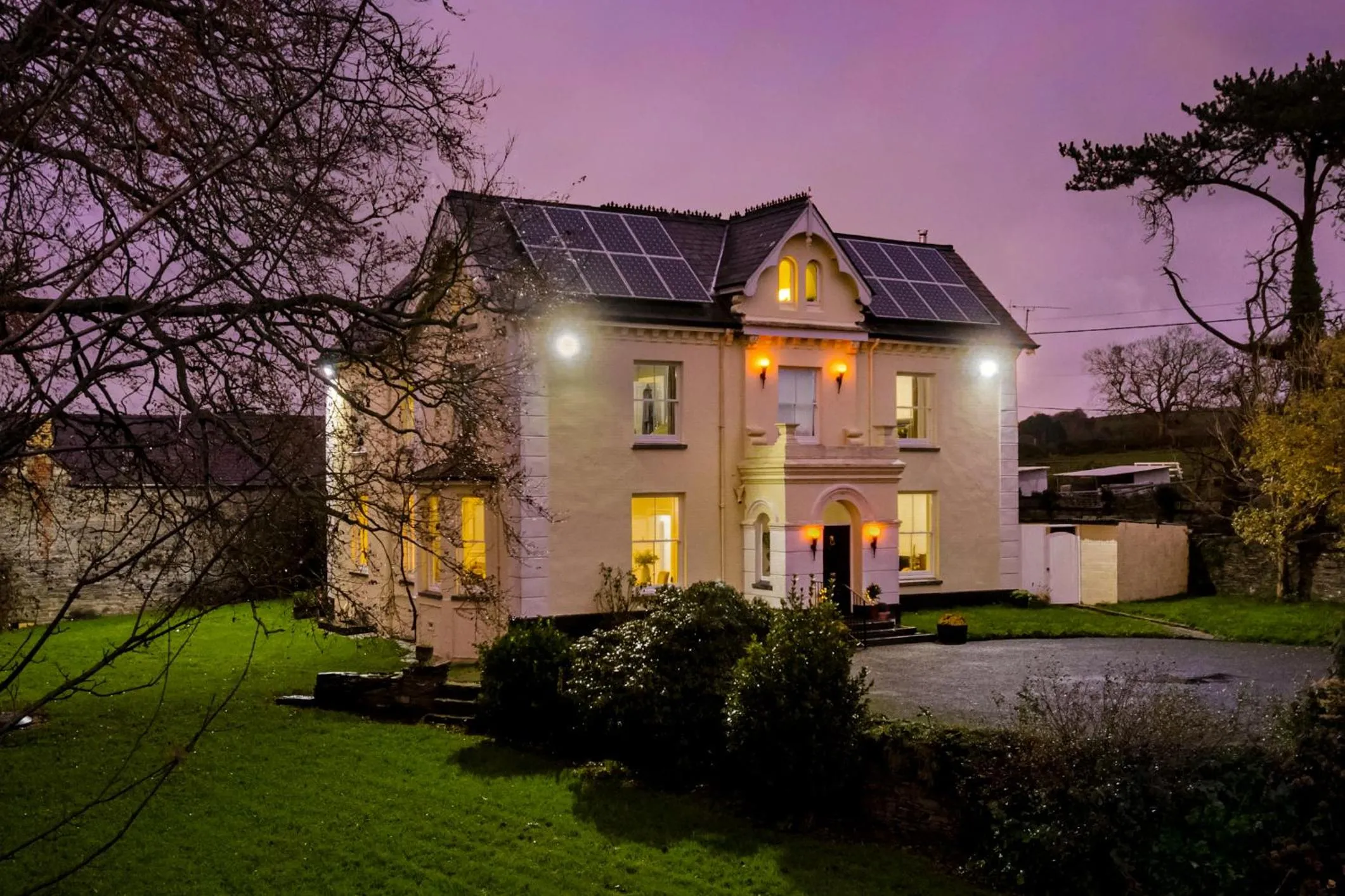 Property building in Caemorgan Mansion
