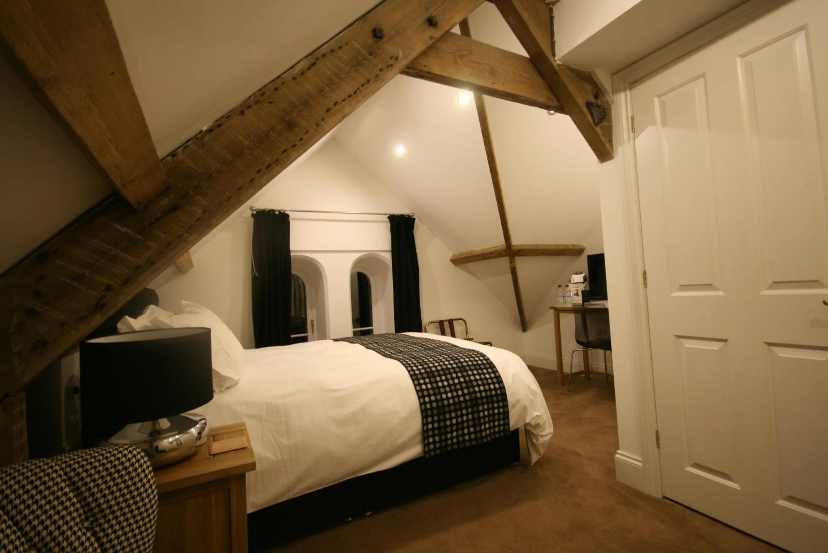 Bedroom, Bed in Caemorgan Mansion