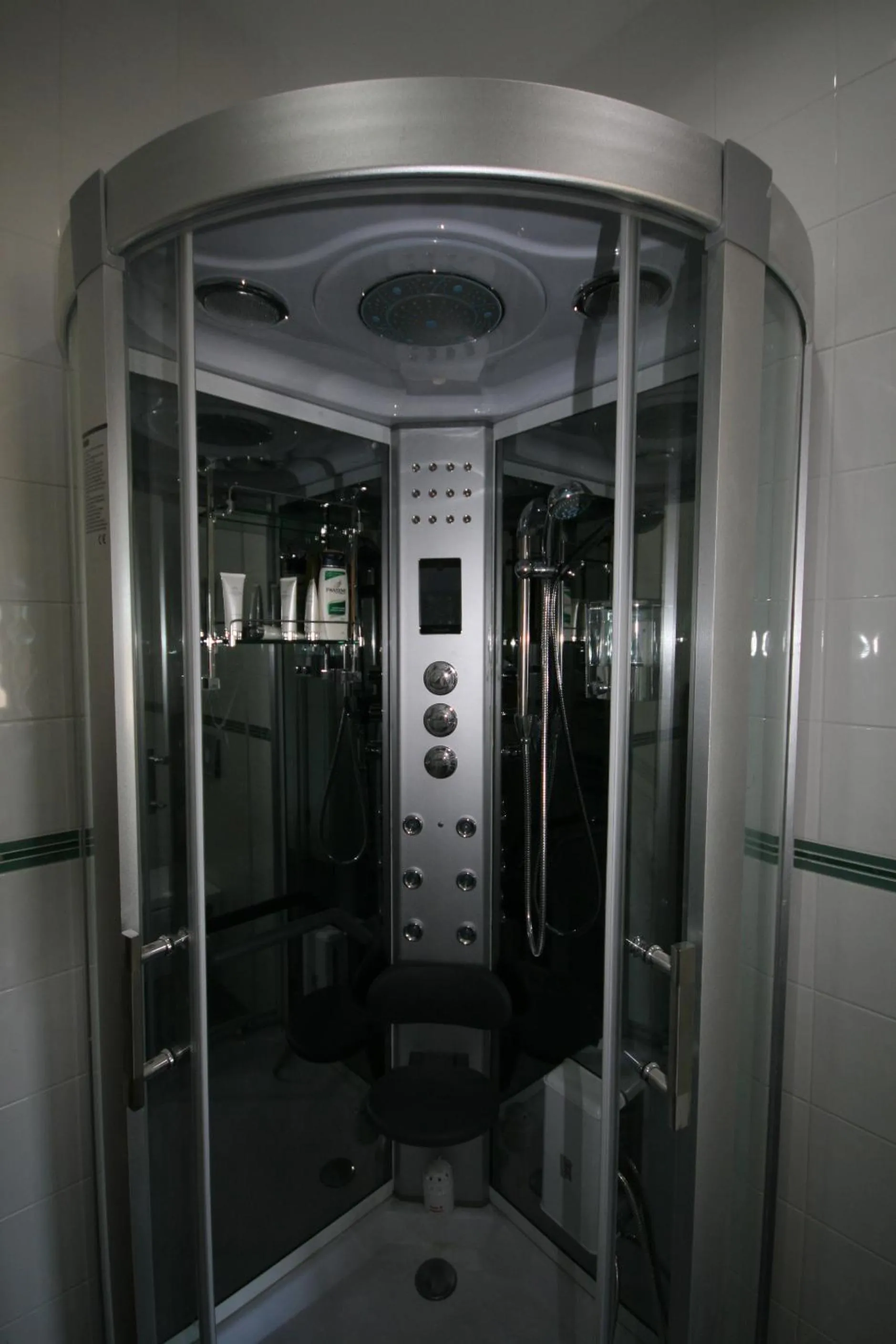 Shower in Caemorgan Mansion