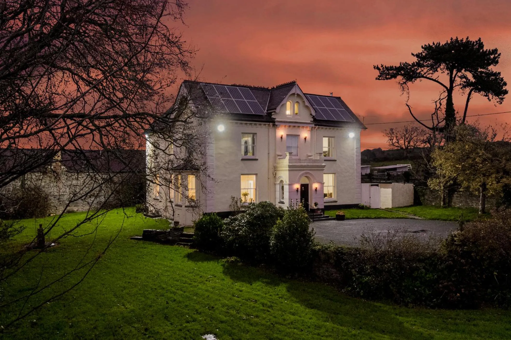 Property building in Caemorgan Mansion
